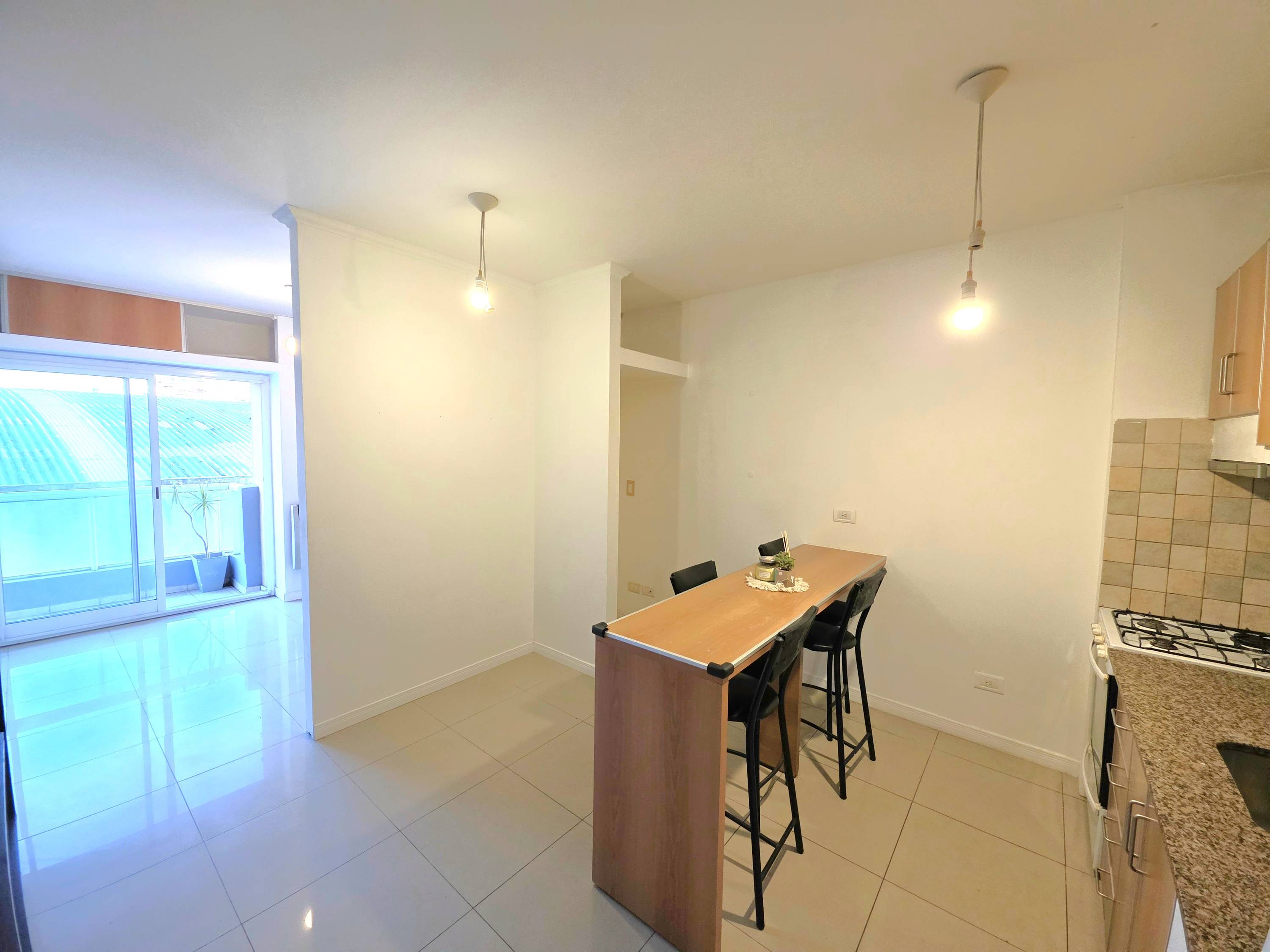 Hipólito Yrigoyen 3838,  3°, Monoambiente Funcional Dividido y con Balcón - Ideal Vivienda o Consultorio.