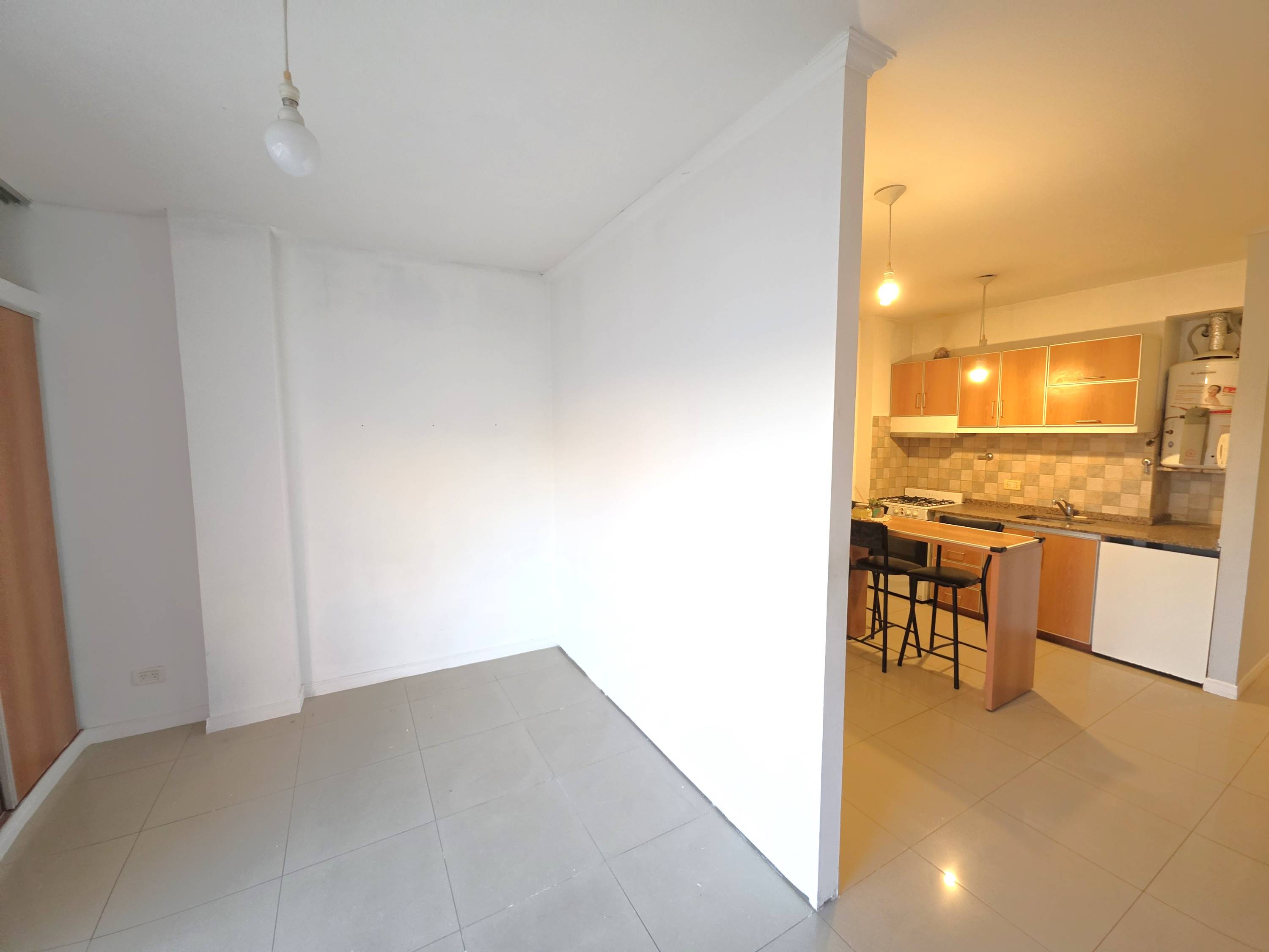Hipólito Yrigoyen 3838,  3°, Monoambiente Funcional Dividido y con Balcón - Ideal Vivienda o Consultorio.