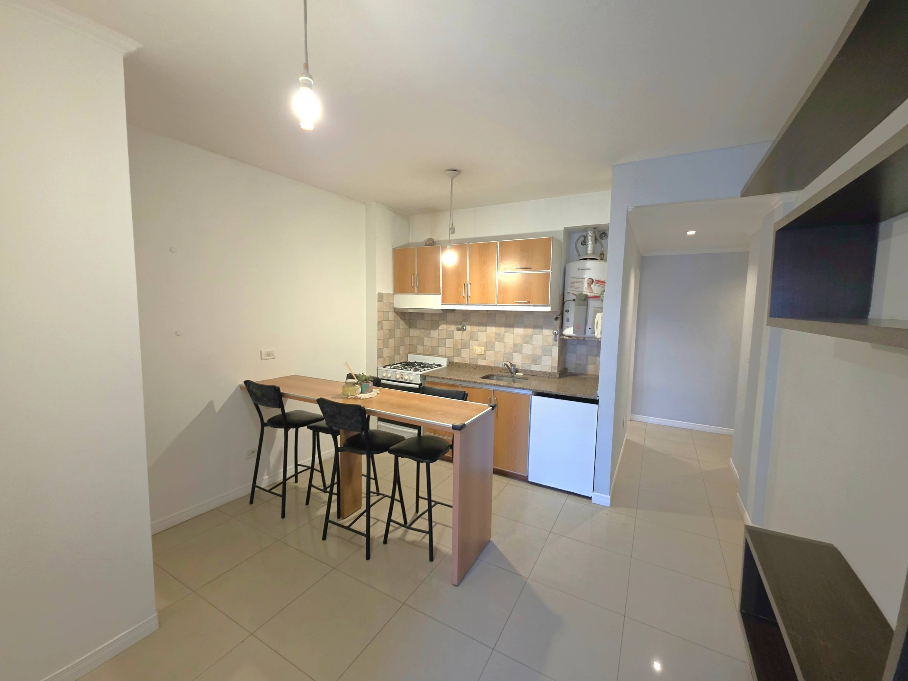 Hipólito Yrigoyen 3838,  3°, Monoambiente Funcional Dividido y con Balcón - Ideal Vivienda o Consultorio.