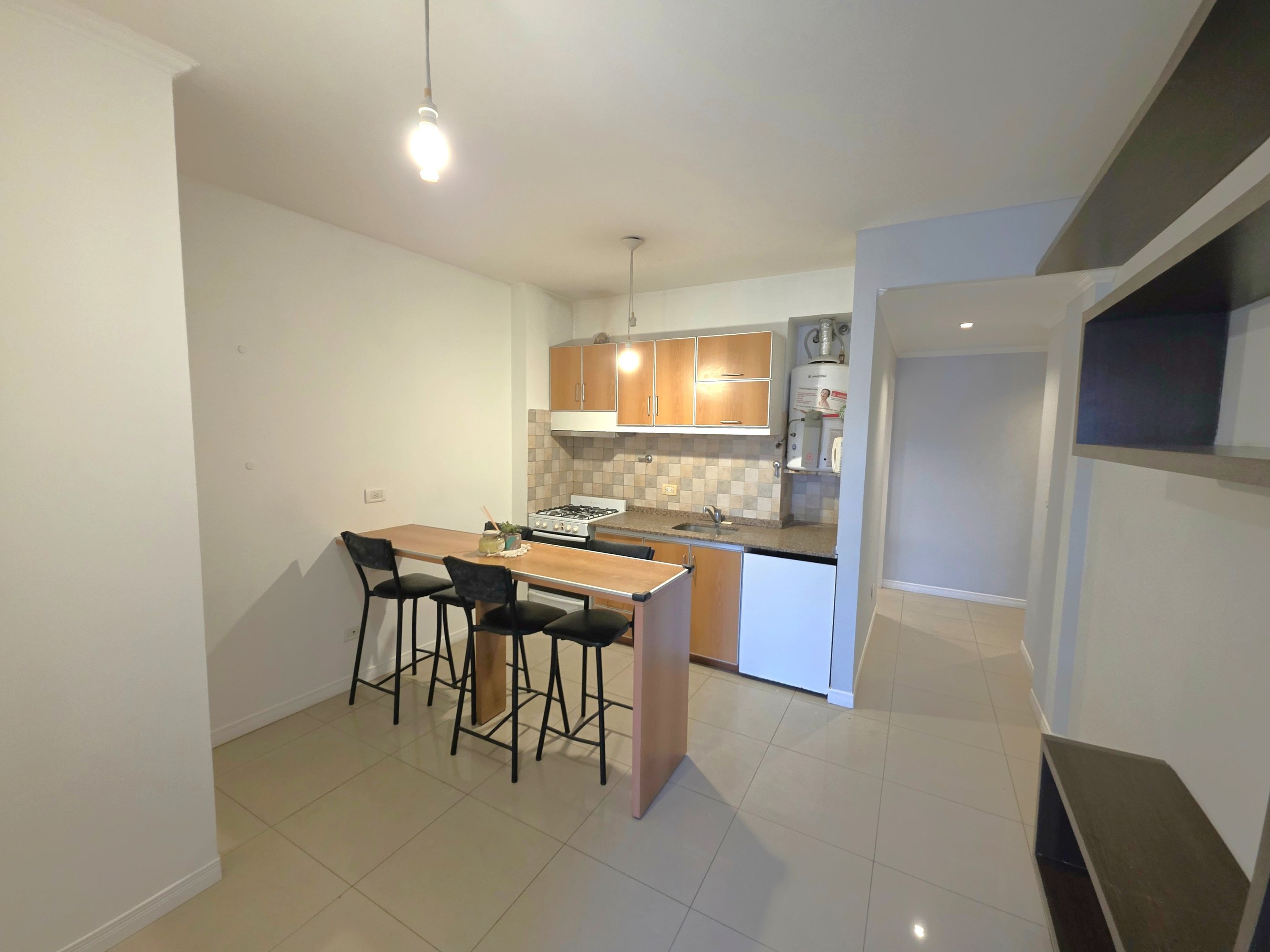Hipólito Yrigoyen 3838,  3°, Monoambiente Funcional Dividido y con Balcón - Ideal Vivienda o Consultorio.