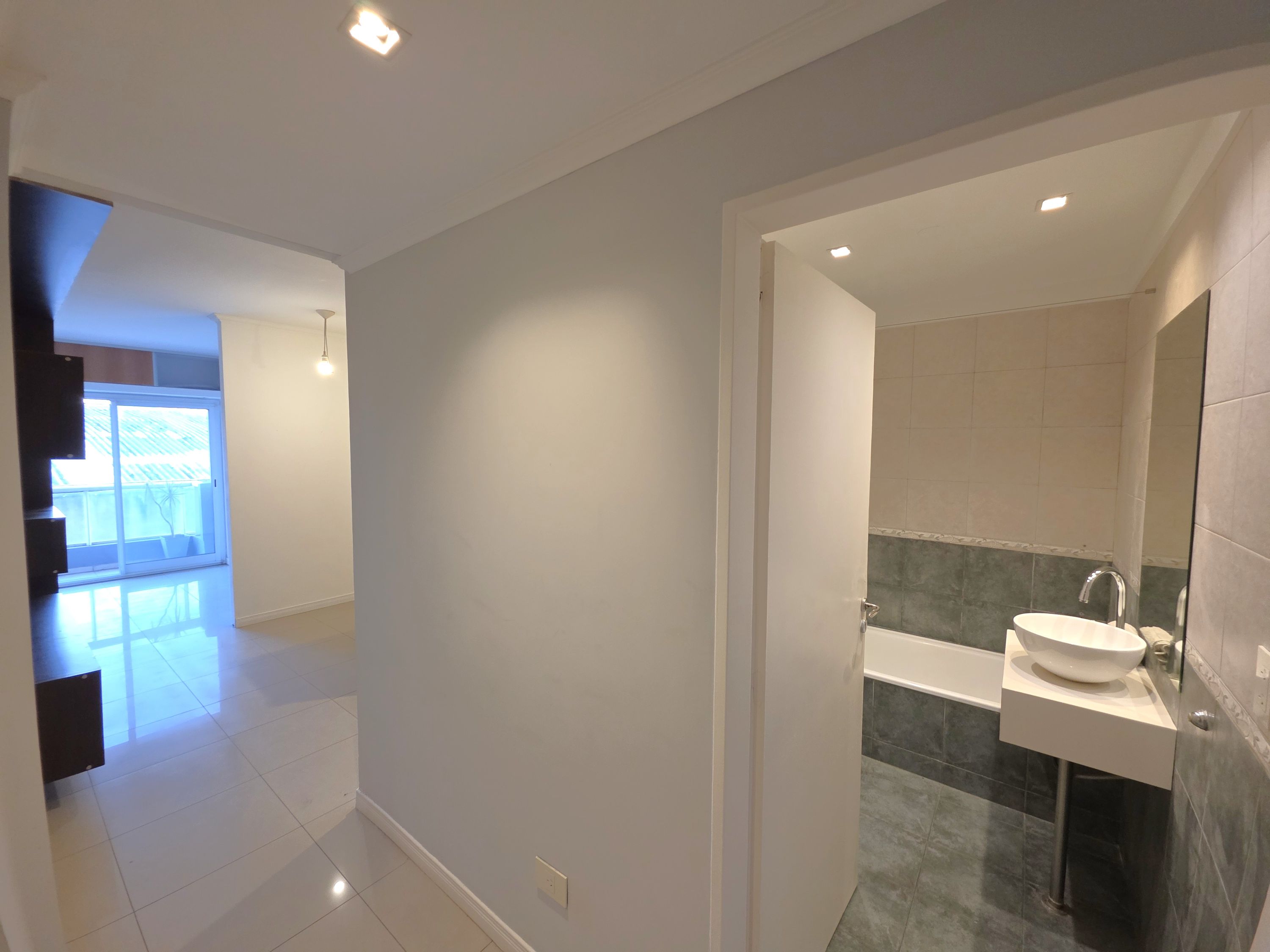 Hipólito Yrigoyen 3838,  3°, Monoambiente Funcional Dividido y con Balcón - Ideal Vivienda o Consultorio.