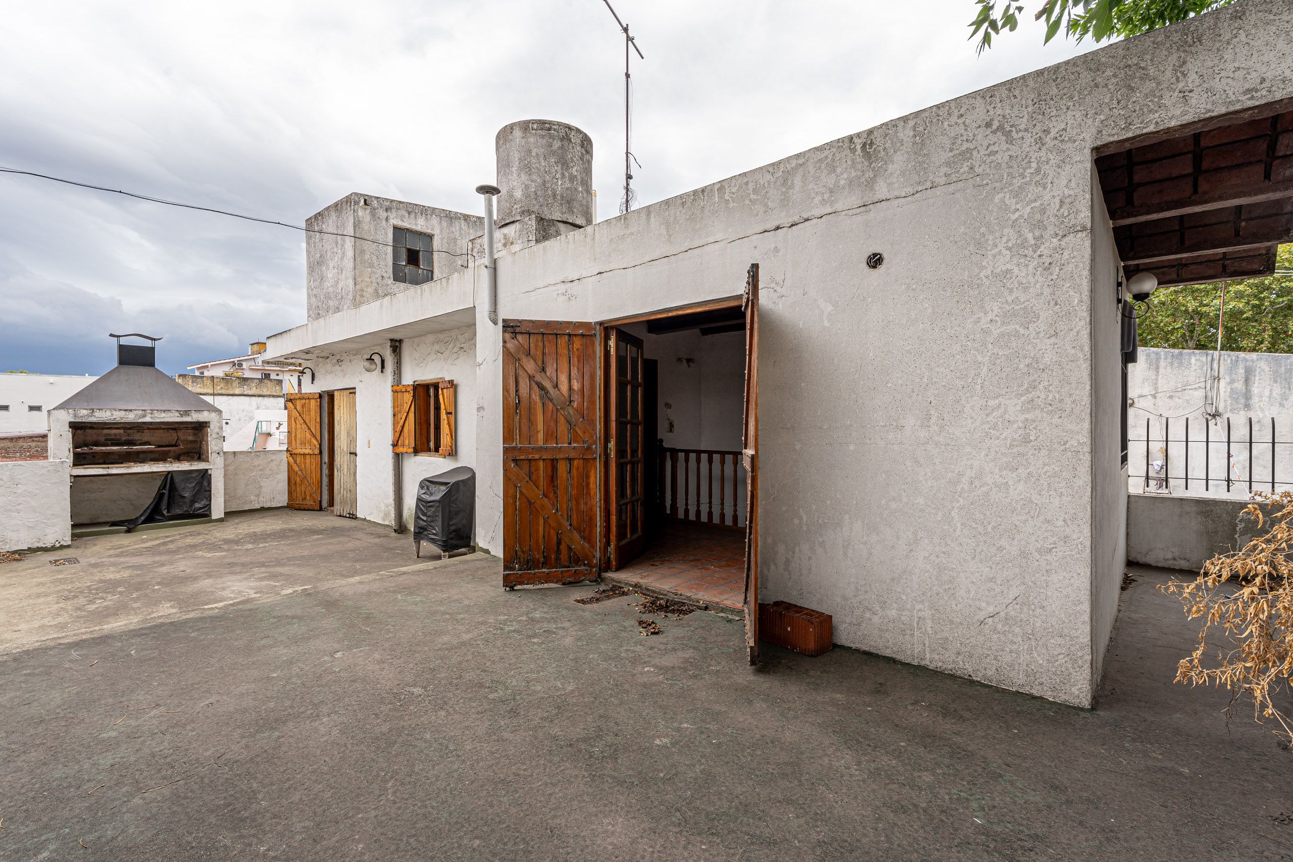 Oportunidad | Importante Lote Propio con 3 Viviendas