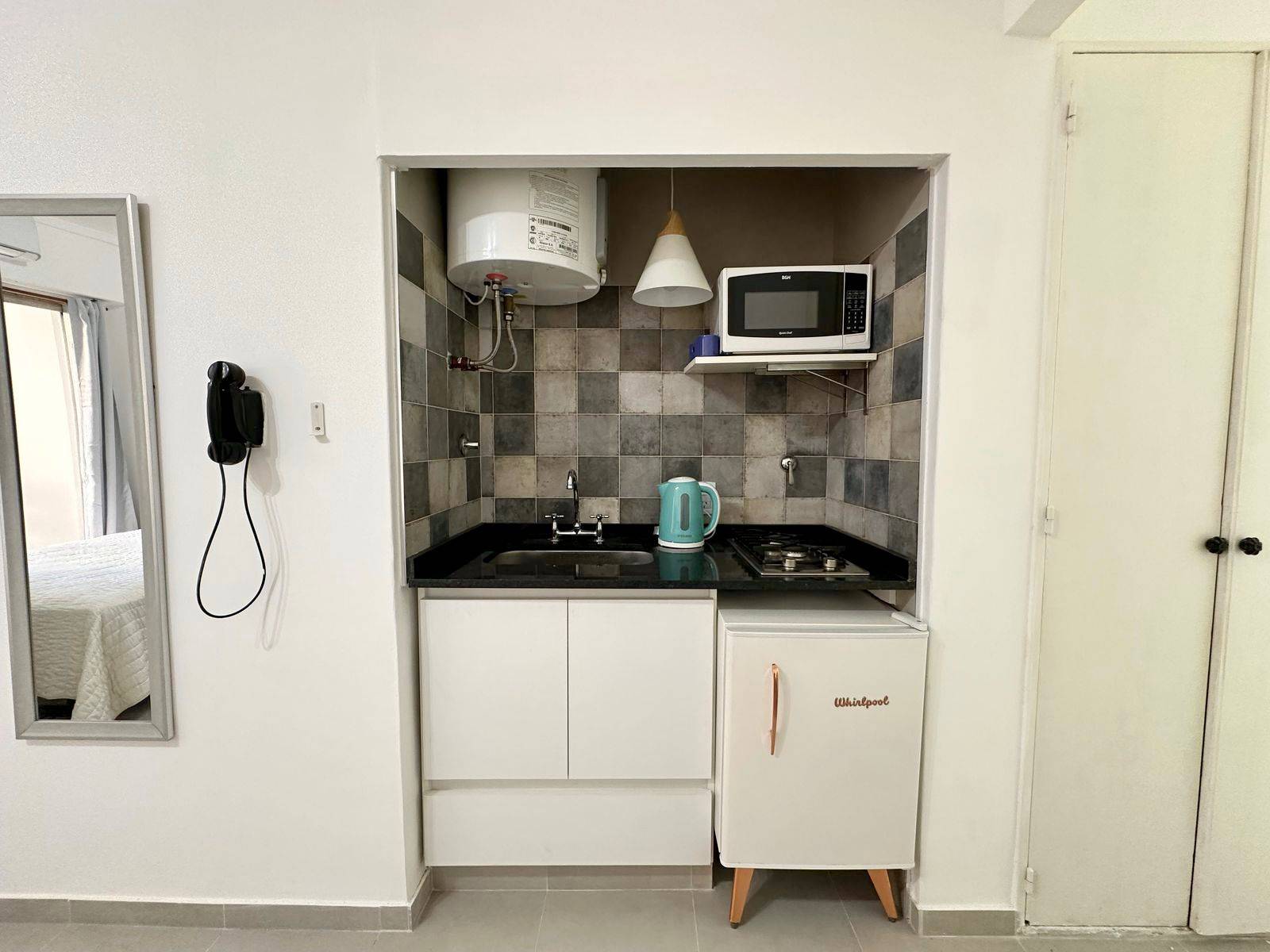Imagen 5 de Monoambiente Temporal con Balcon, Todo Incluido, Tu Refugio Urbano en Recoleta