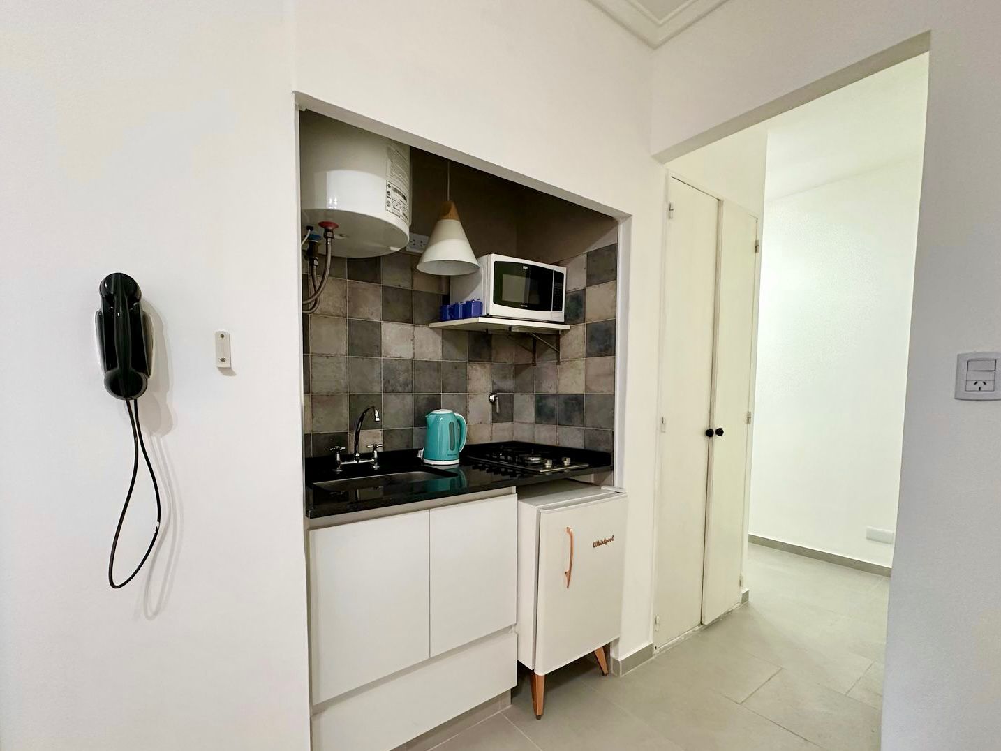 Imagen 4 de Monoambiente Temporal con Balcon, Todo Incluido, Tu Refugio Urbano en Recoleta