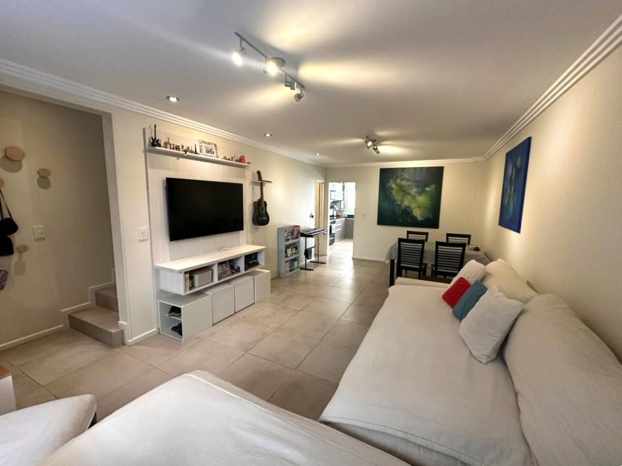 Manuel Diaz Velez N°2900,  Dúplex 4 Ambientes en Olivos - Suite, Escritorio y Patio - 161m² - Doble Cochera