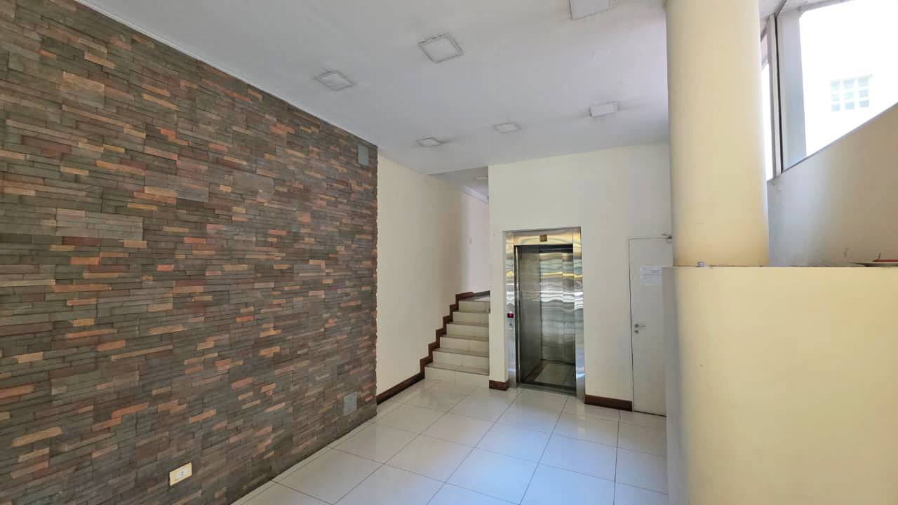 Hipólito Yrigoyen 3838,  3°, Monoambiente Funcional Dividido y con Balcón - Ideal Vivienda o Consultorio.