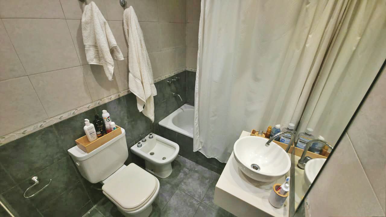 Hipólito Yrigoyen 3838, 3°, Monoambiente Funcional Dividido y con Balcón - Ideal Vivienda o Consultorio.