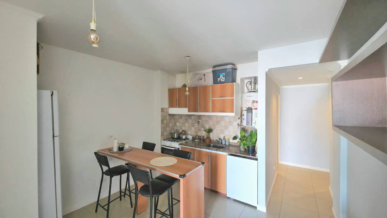 Hipólito Yrigoyen 3838, 3°, Monoambiente Funcional Dividido y con Balcón - Ideal Vivienda o Consultorio.
