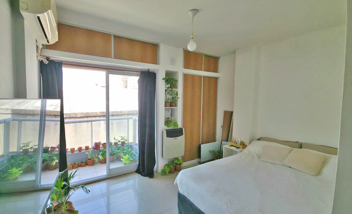 Hipólito Yrigoyen 3838, 3°, Monoambiente Funcional Dividido y con Balcón - Ideal Vivienda o Consultorio.