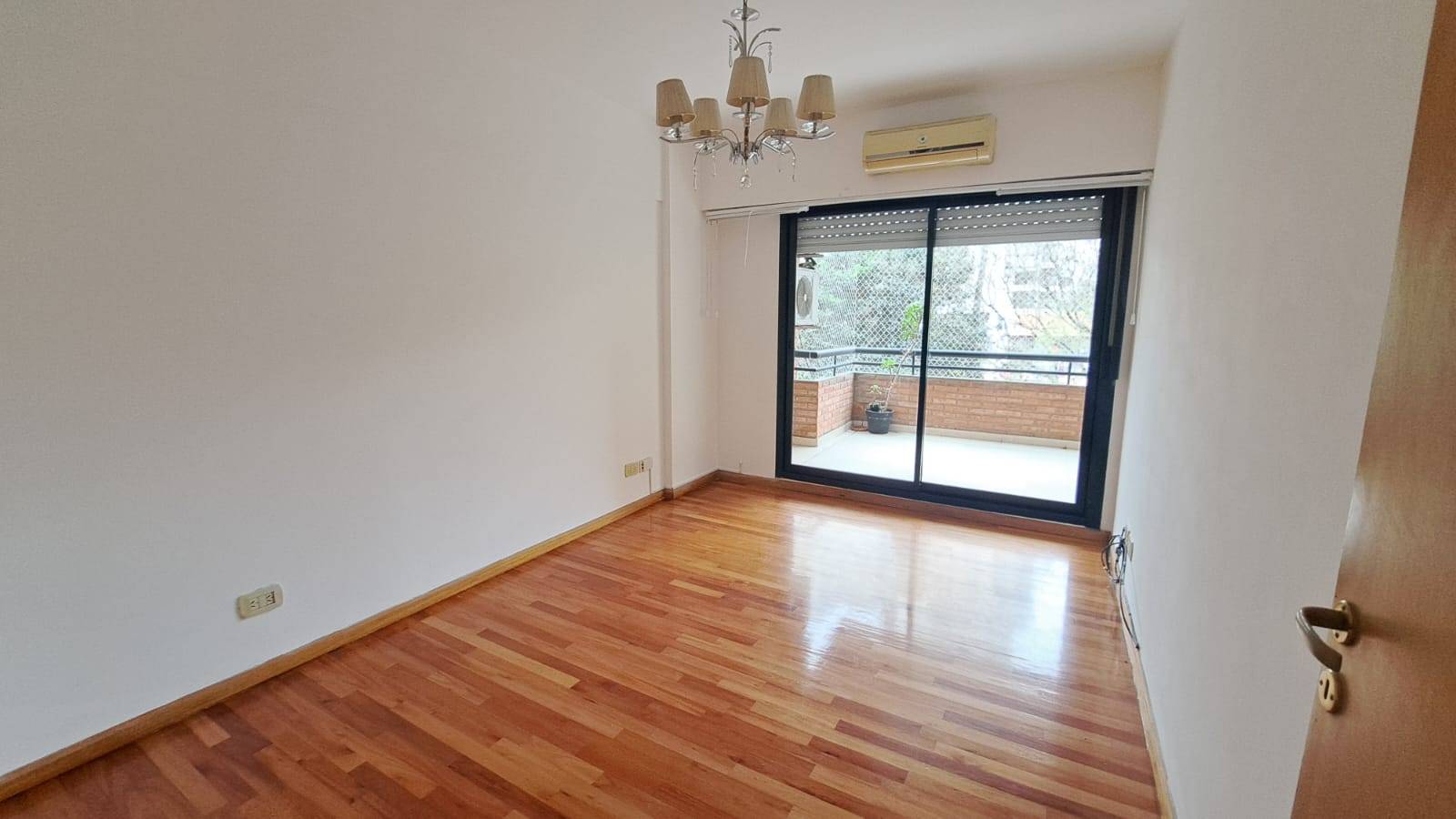 Miller 2400 - 3 ambientes con balcón terraza en Villa Urquiza