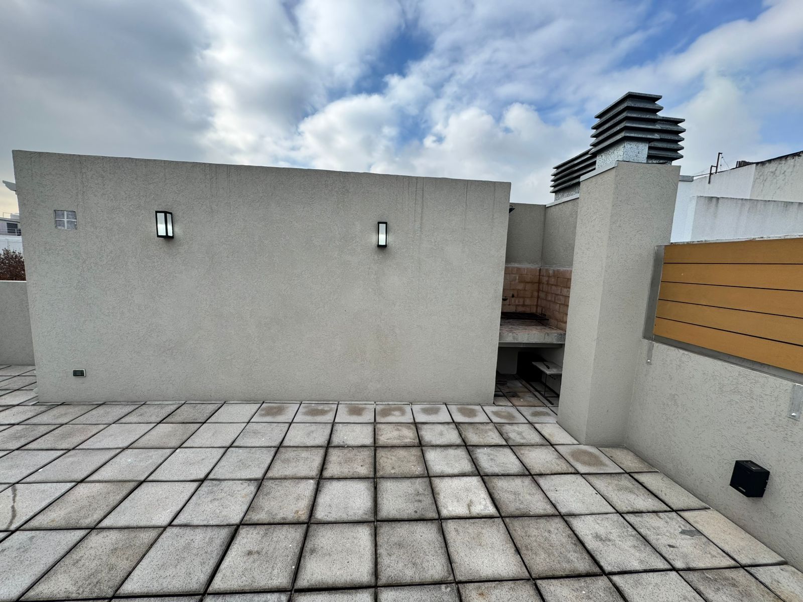 Luminoso 2 ambientes con balcón y terraza propia | Alquiler