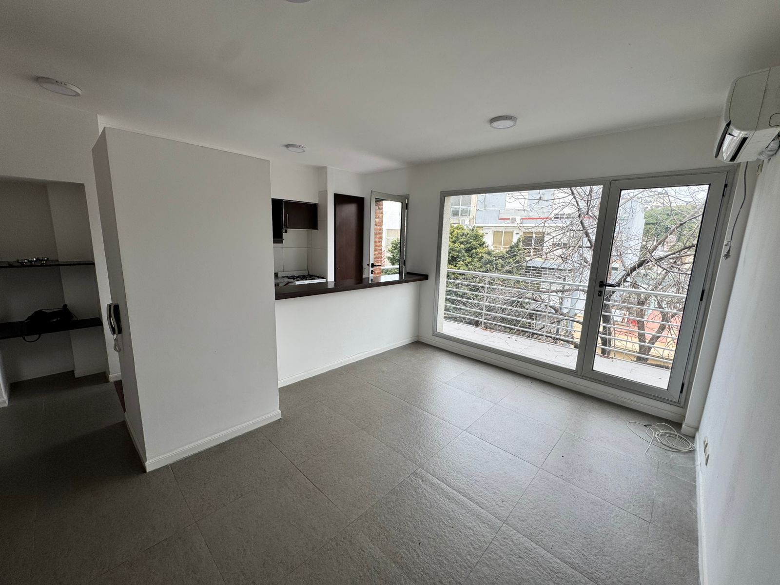 Luminoso 2 ambientes con balcón y terraza propia | Alquiler
