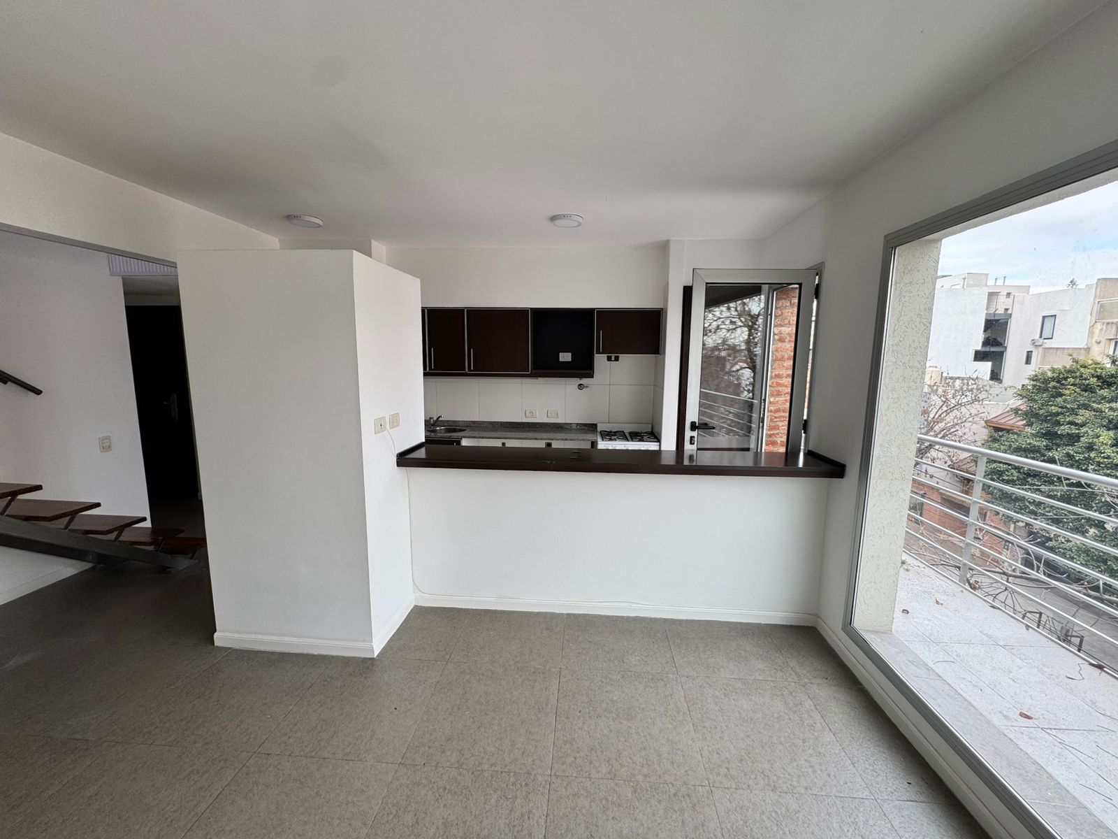Luminoso 2 ambientes con balcón y terraza propia | Alquiler