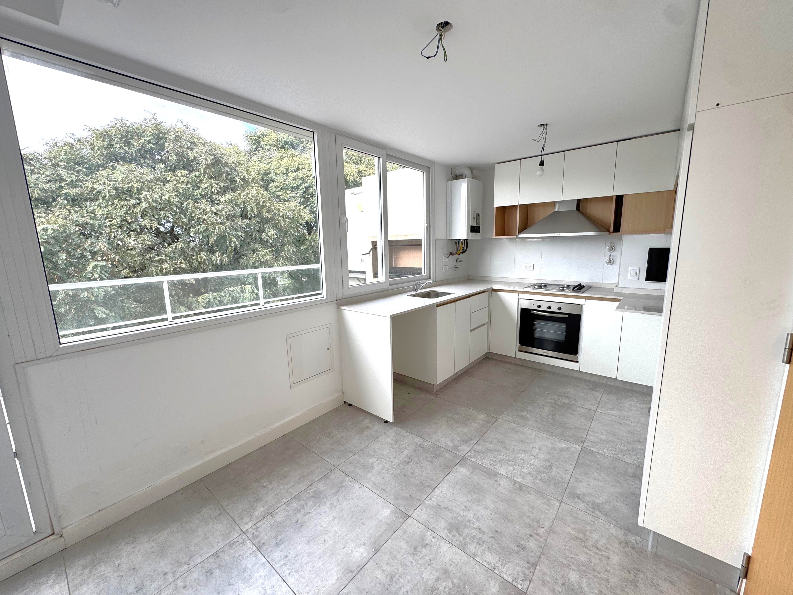 Tríplex 4 Ambientes de Categoría en Saavedra | Vistas Abiertas, Terraza y Detalles Premium