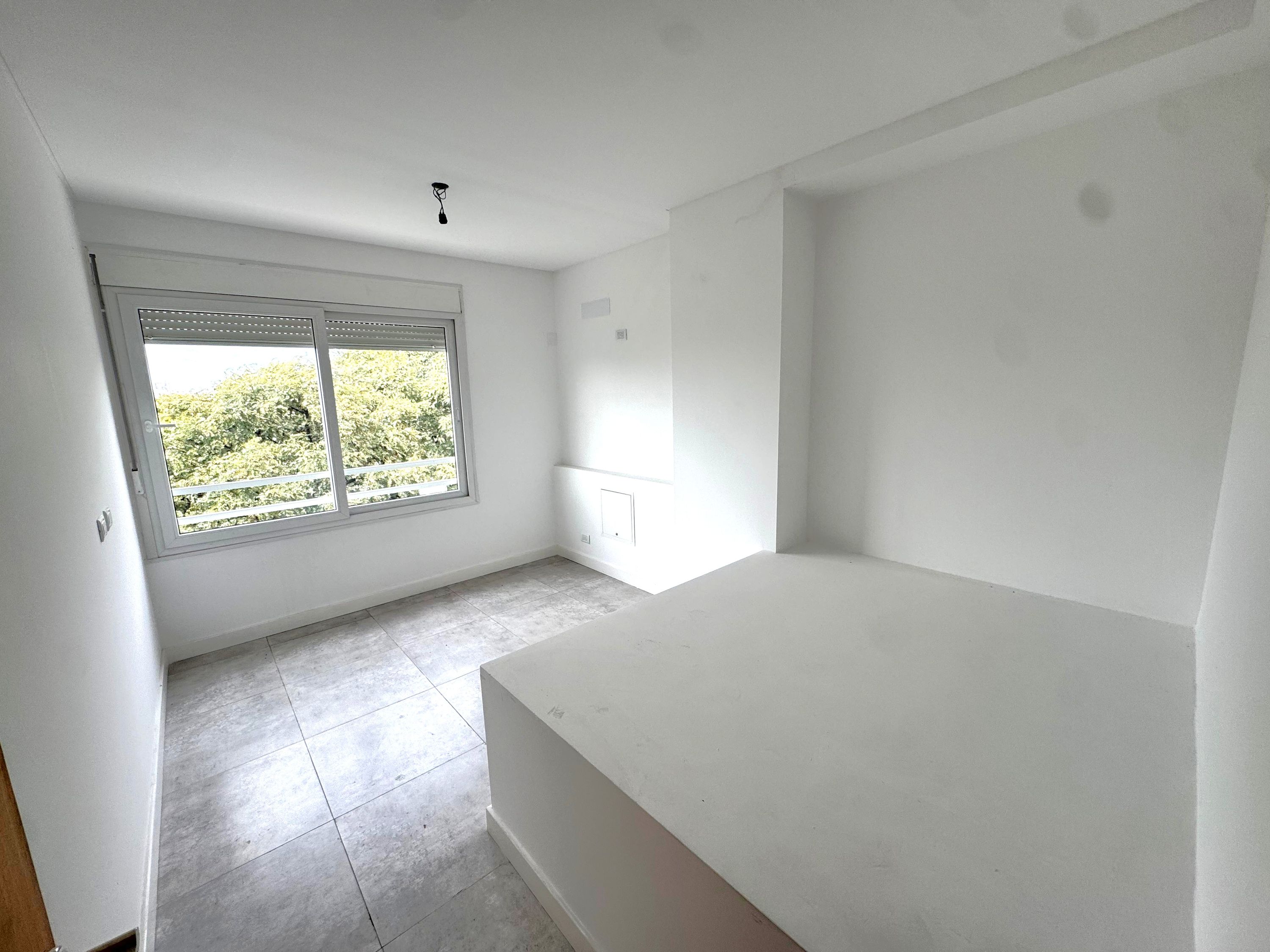 Tríplex 4 Ambientes de Categoría en Saavedra | Vistas Abiertas, Terraza y Detalles Premium