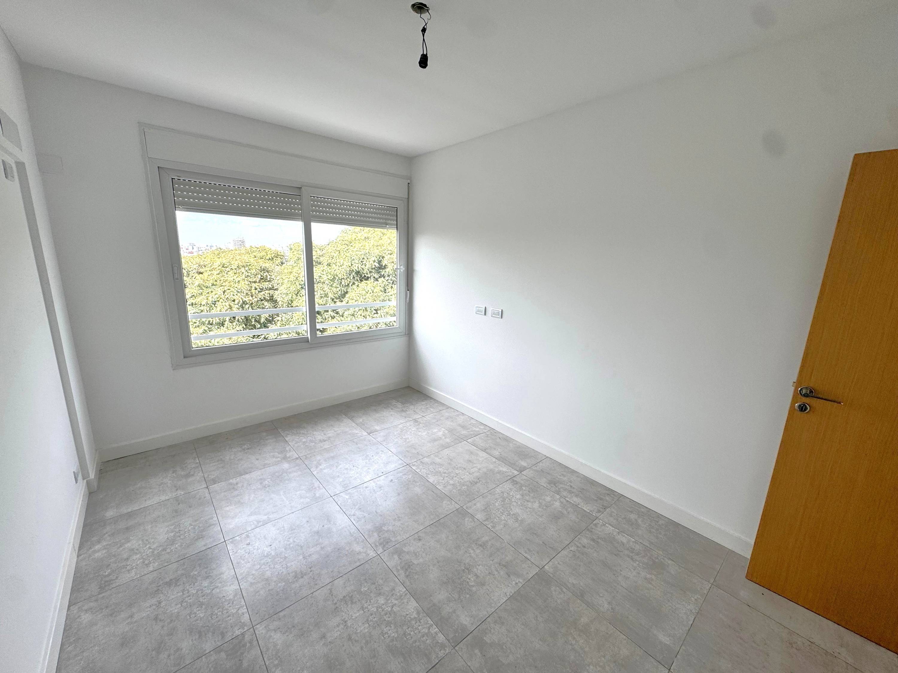 Tríplex 4 Ambientes de Categoría en Saavedra | Vistas Abiertas, Terraza y Detalles Premium