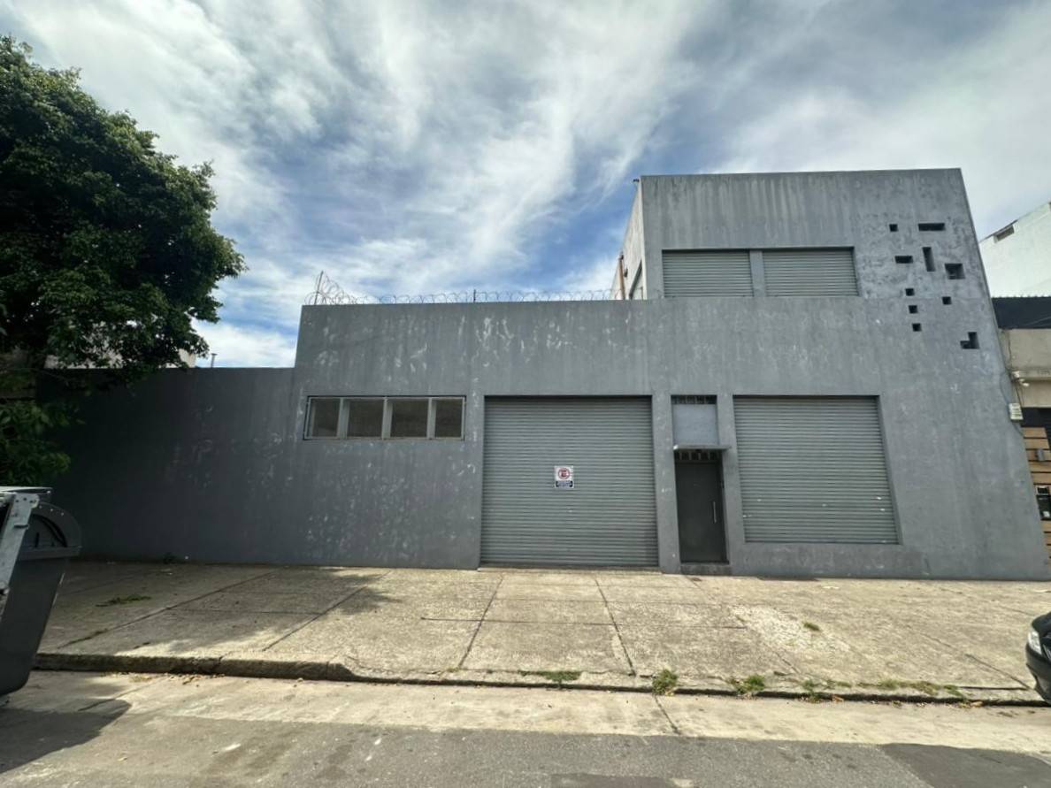 Depósito / Galpón Estratégico en Villa del Parque