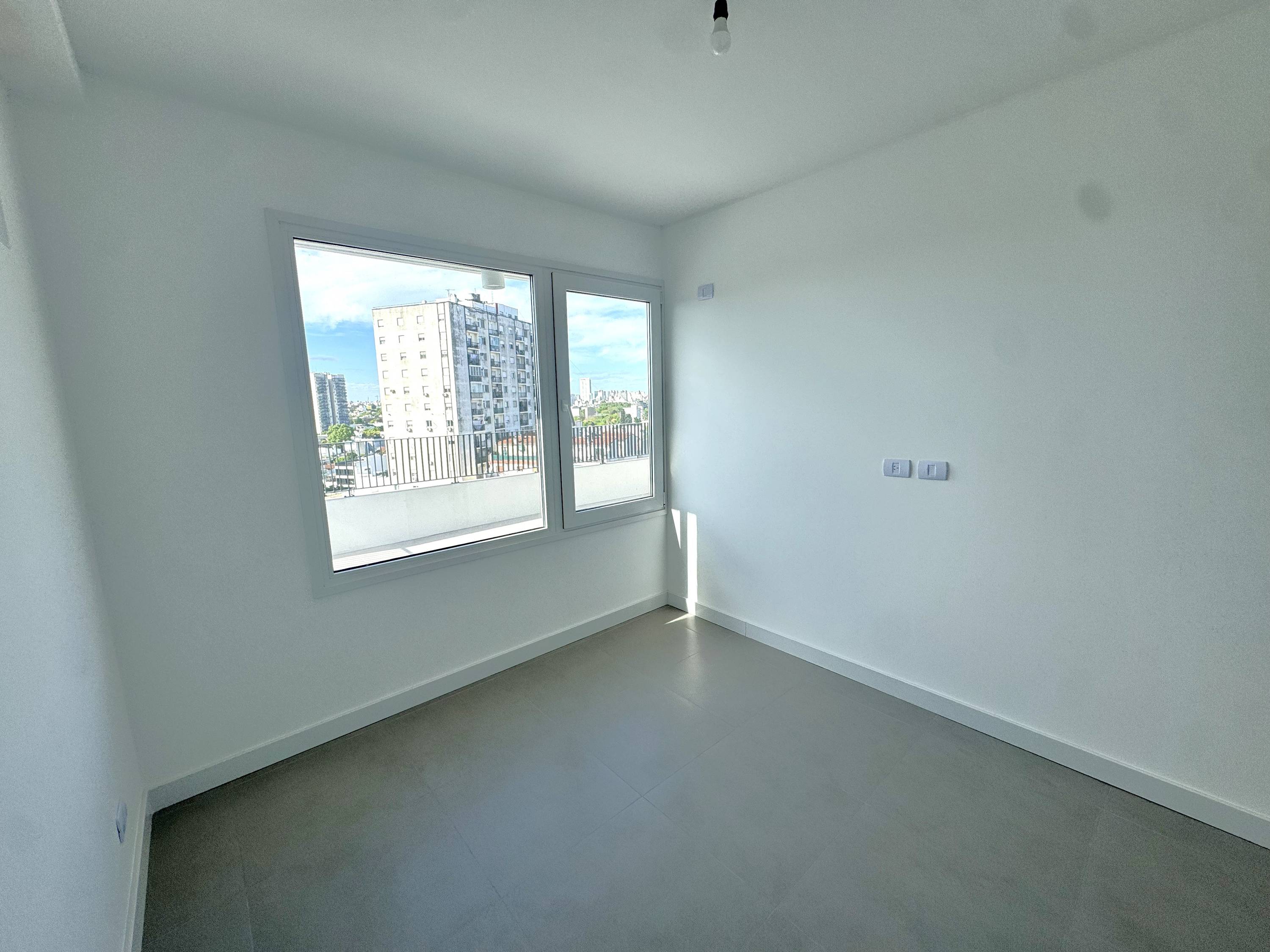 Semipiso de 3 ambientes al frente con terraza propia y cochera