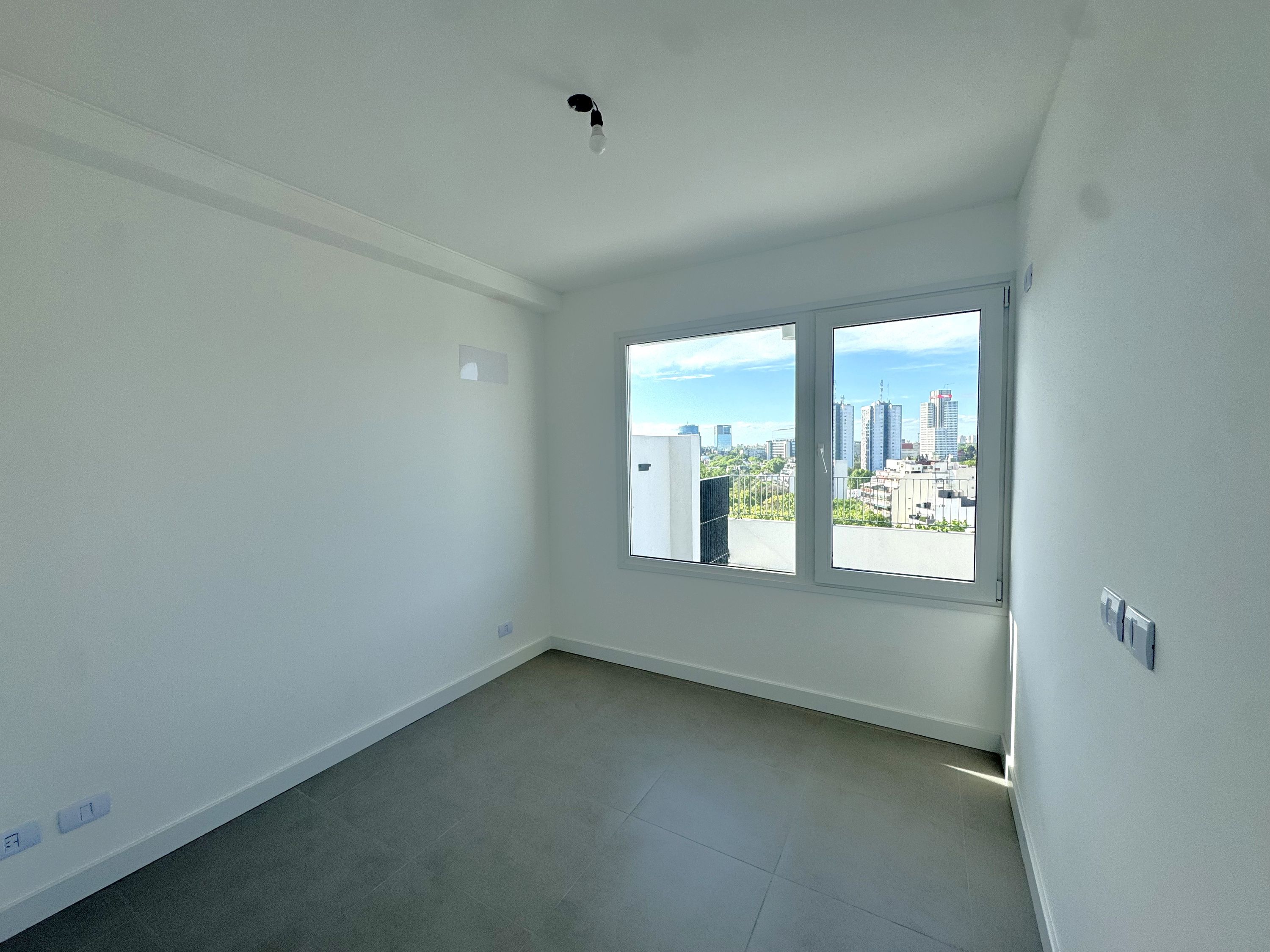 Semipiso de 3 ambientes al frente con terraza propia y cochera