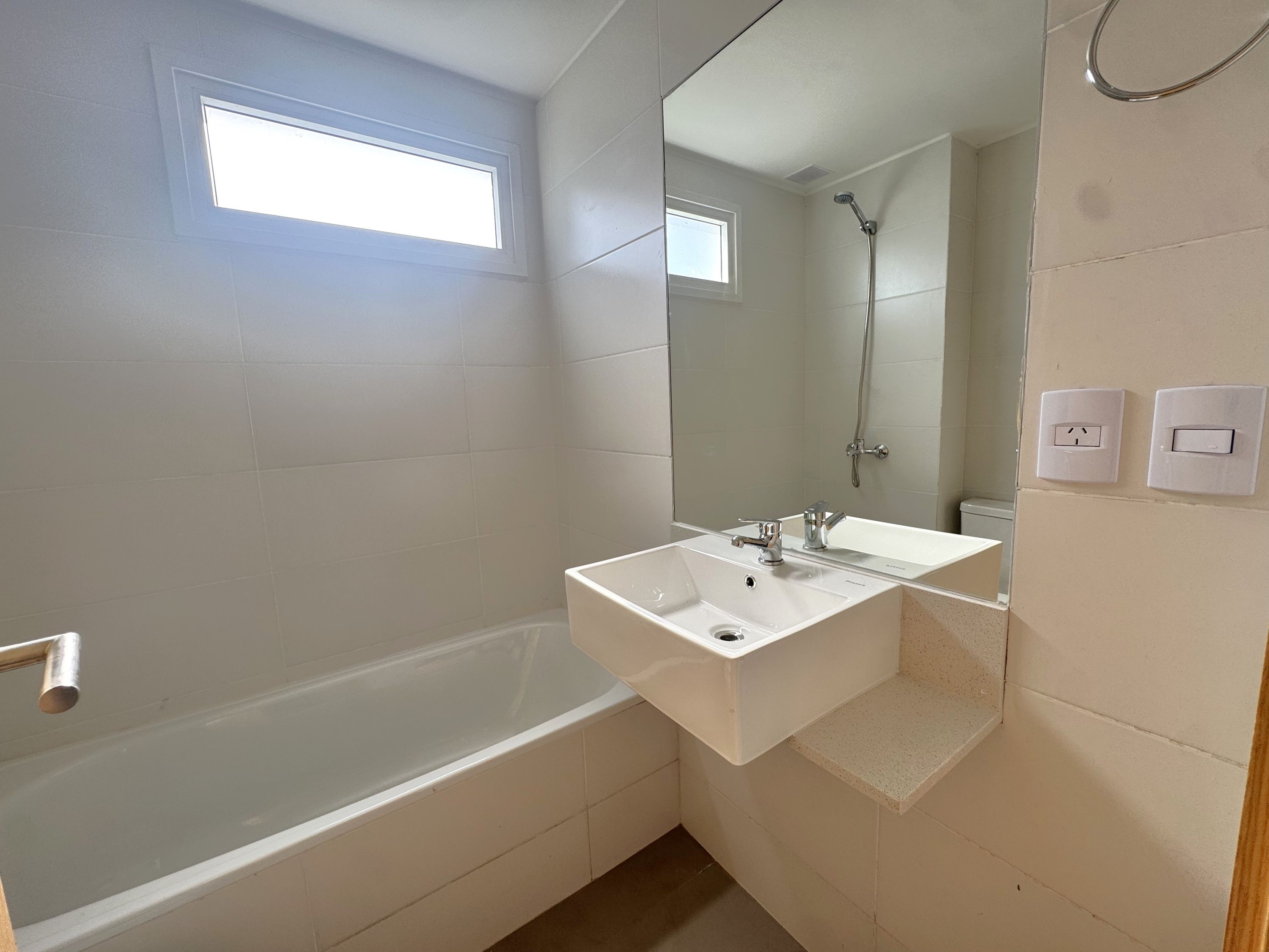 Semipiso de 3 ambientes al frente con terraza propia y cochera