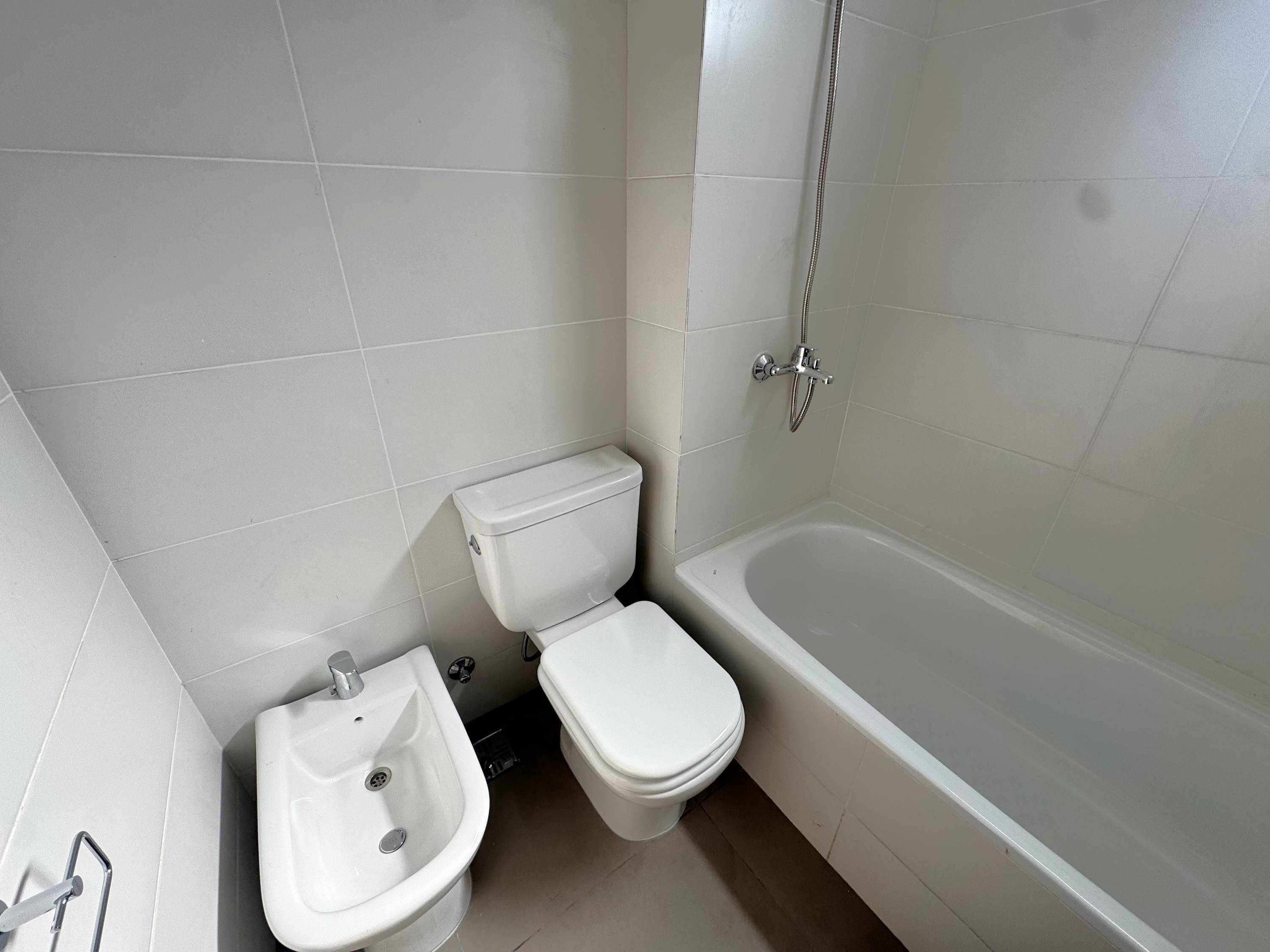 Semipiso de 3 ambientes al frente con terraza propia y cochera