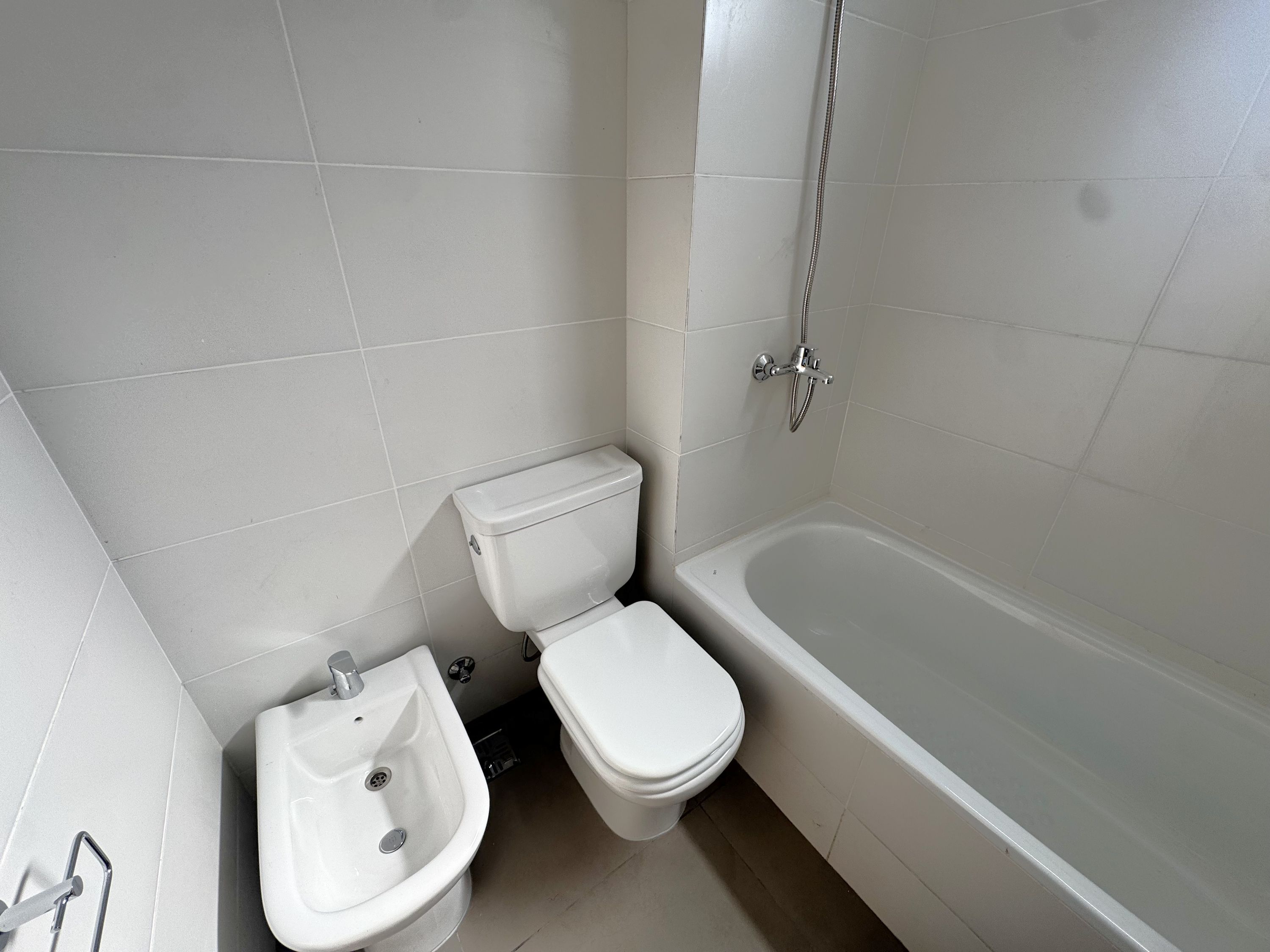 Semipiso de 3 ambientes al frente con terraza propia y cochera