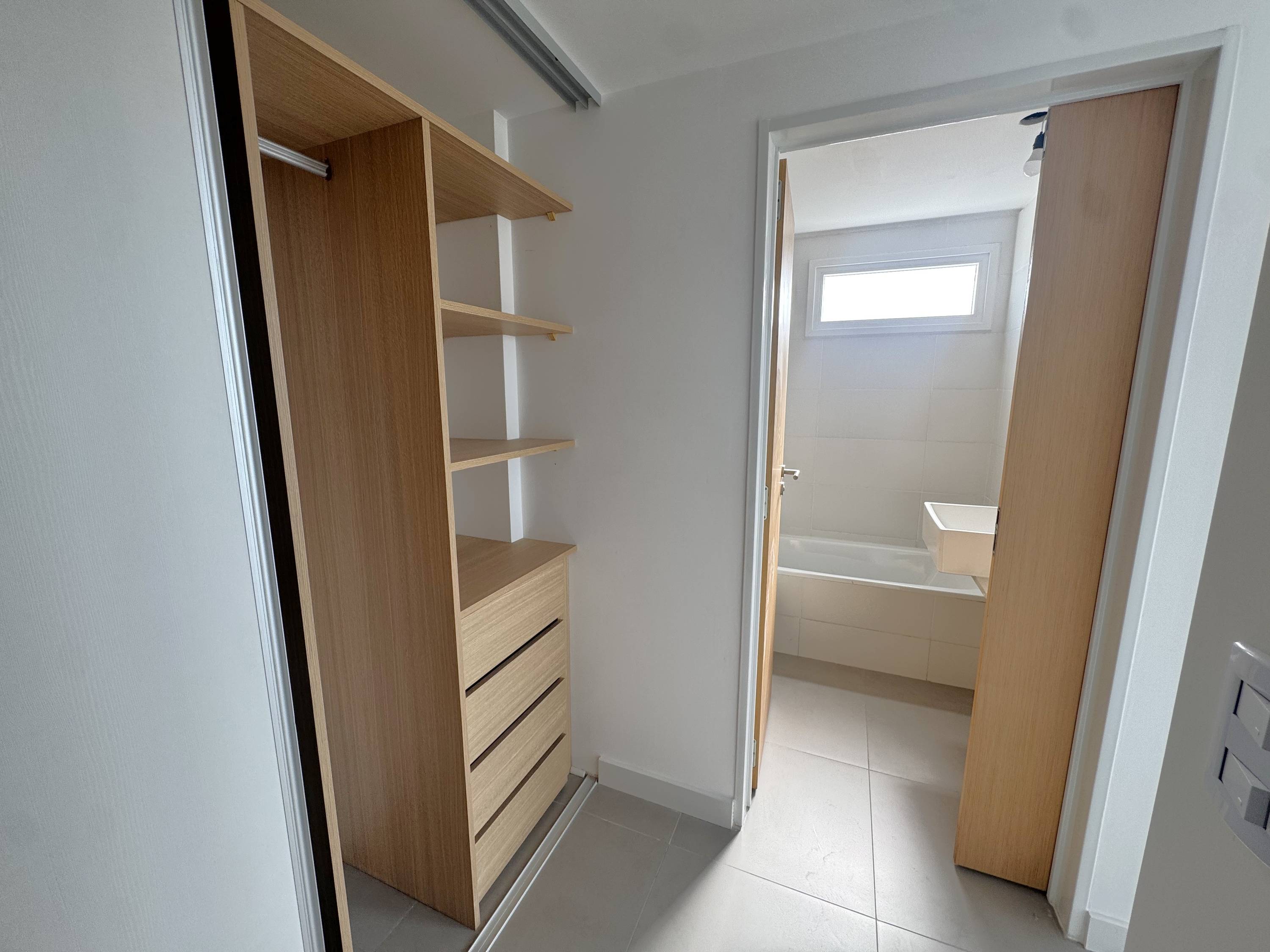 Semipiso de 3 ambientes al frente con terraza propia y cochera