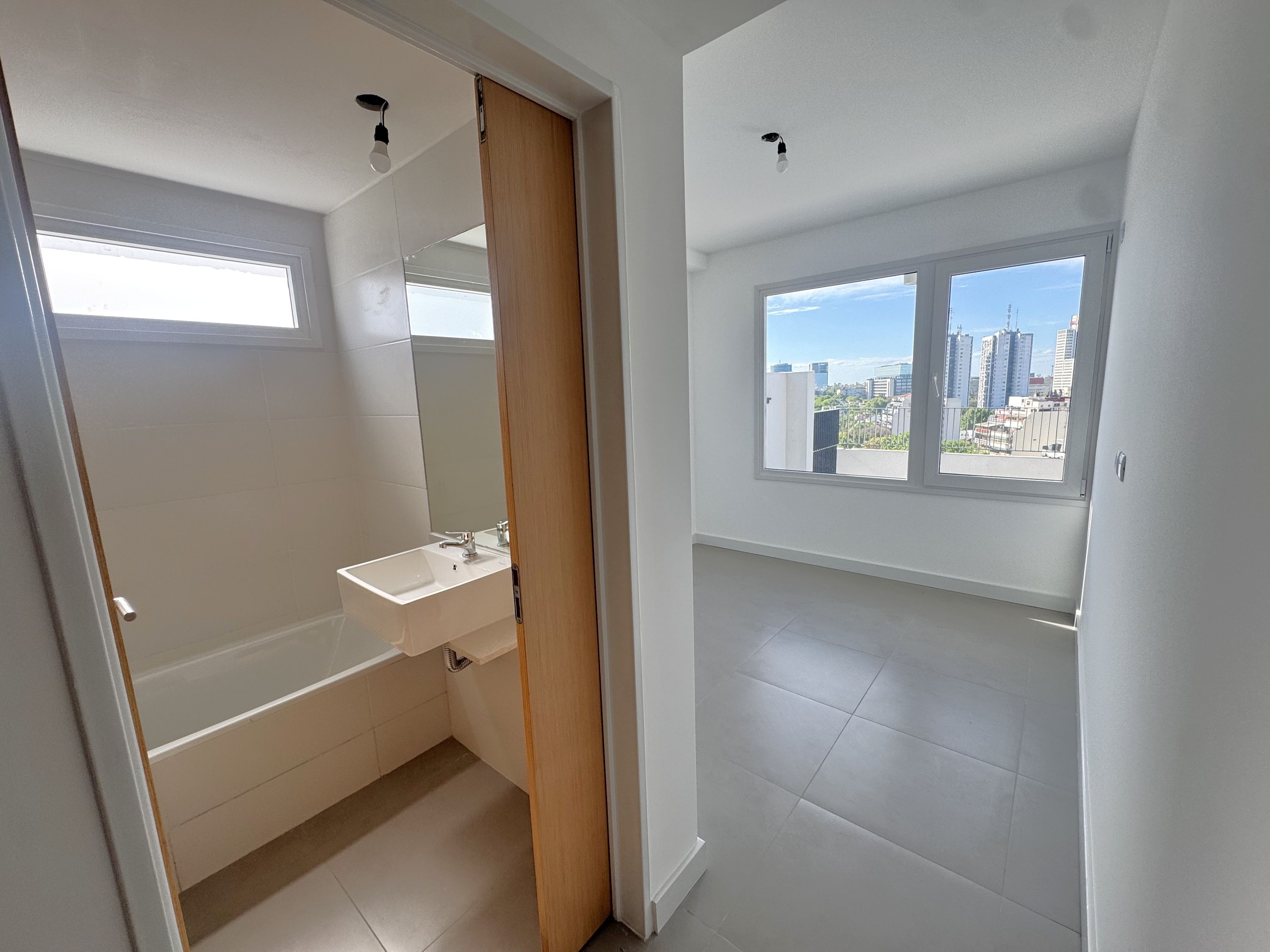 Semipiso de 3 ambientes al frente con terraza propia y cochera