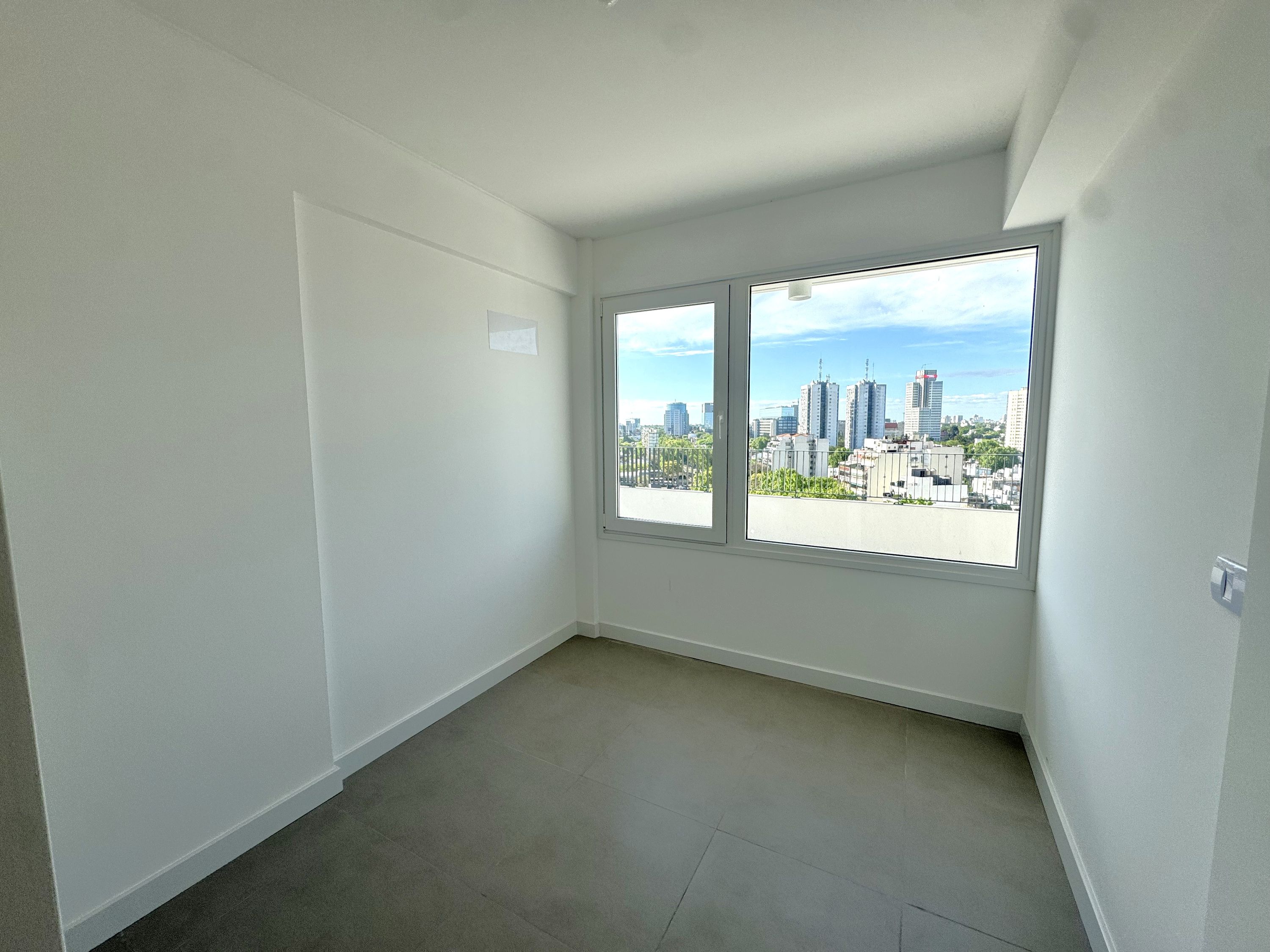 Semipiso de 3 ambientes al frente con terraza propia y cochera
