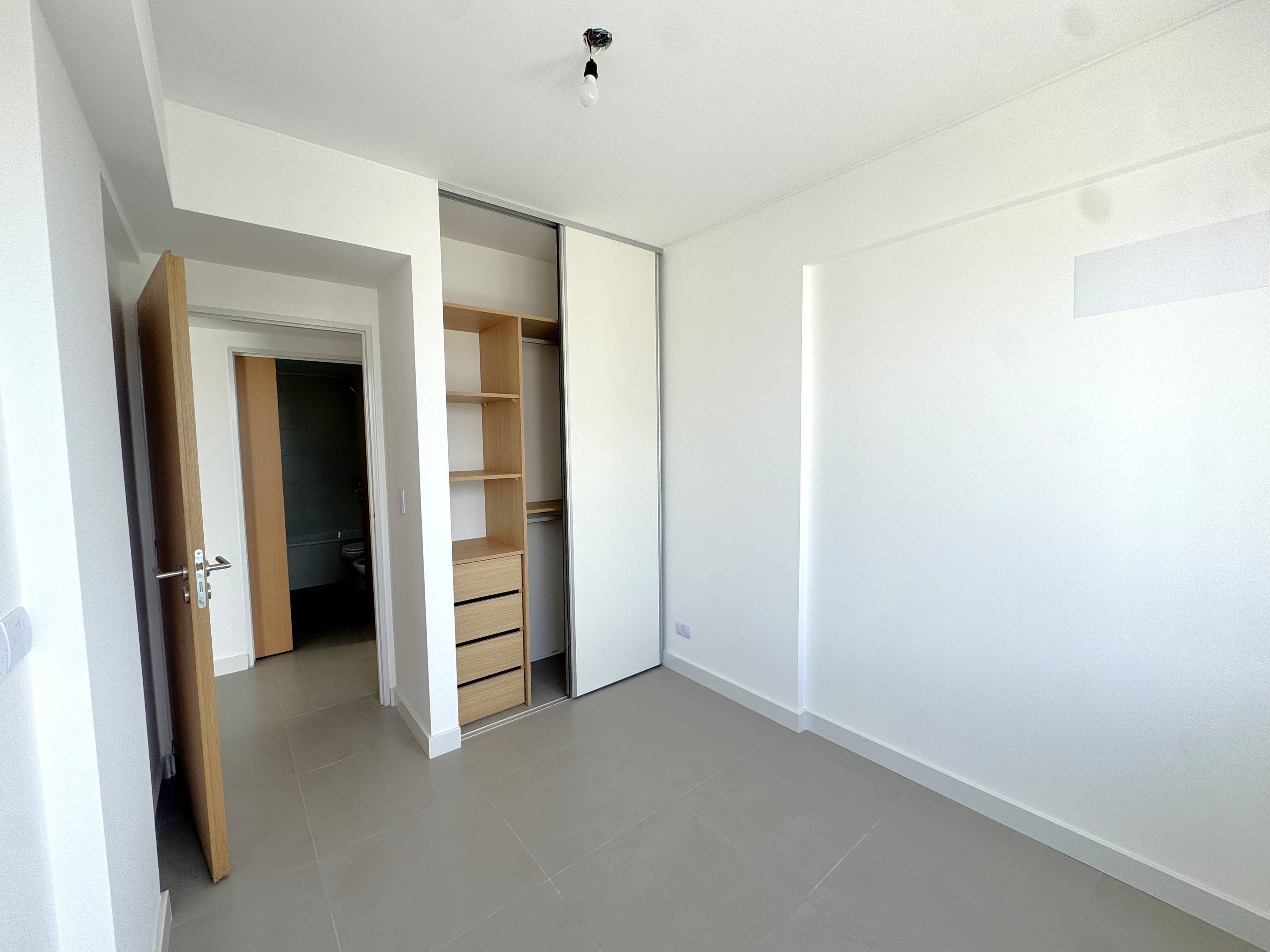 Semipiso de 3 ambientes al frente con terraza propia y cochera