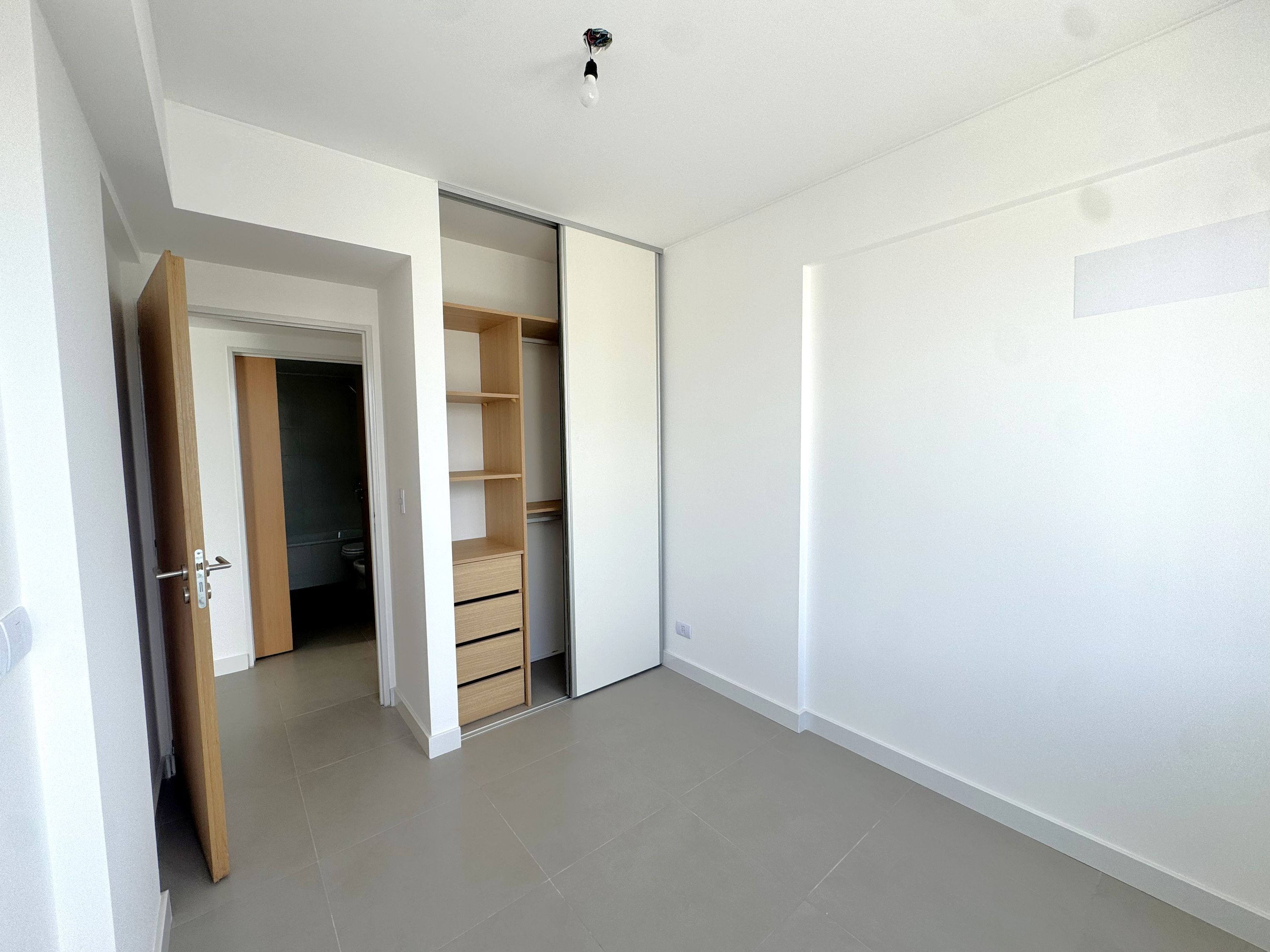 Semipiso de 3 ambientes al frente con terraza propia y cochera
