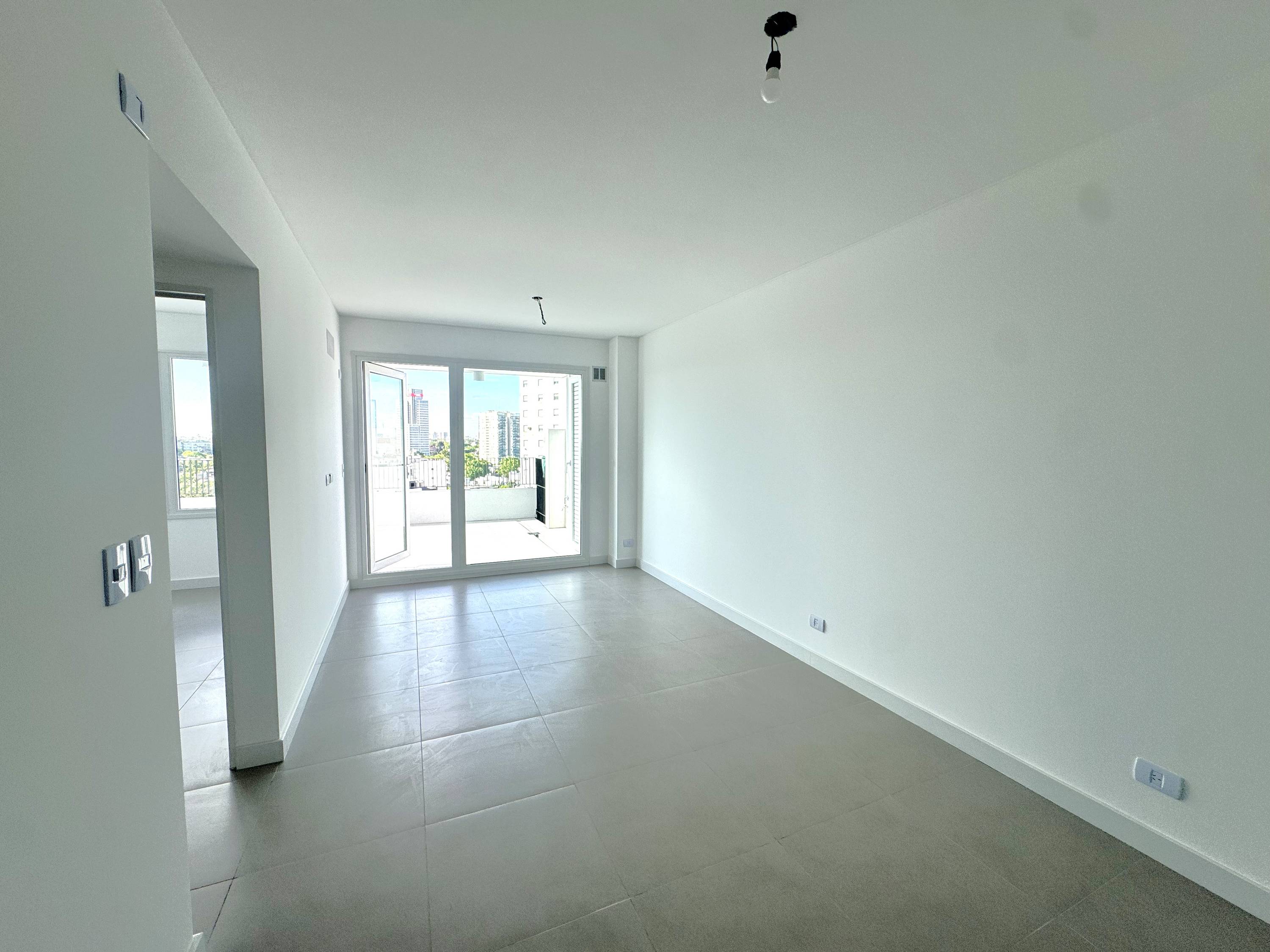 Semipiso de 3 ambientes al frente con terraza propia y cochera