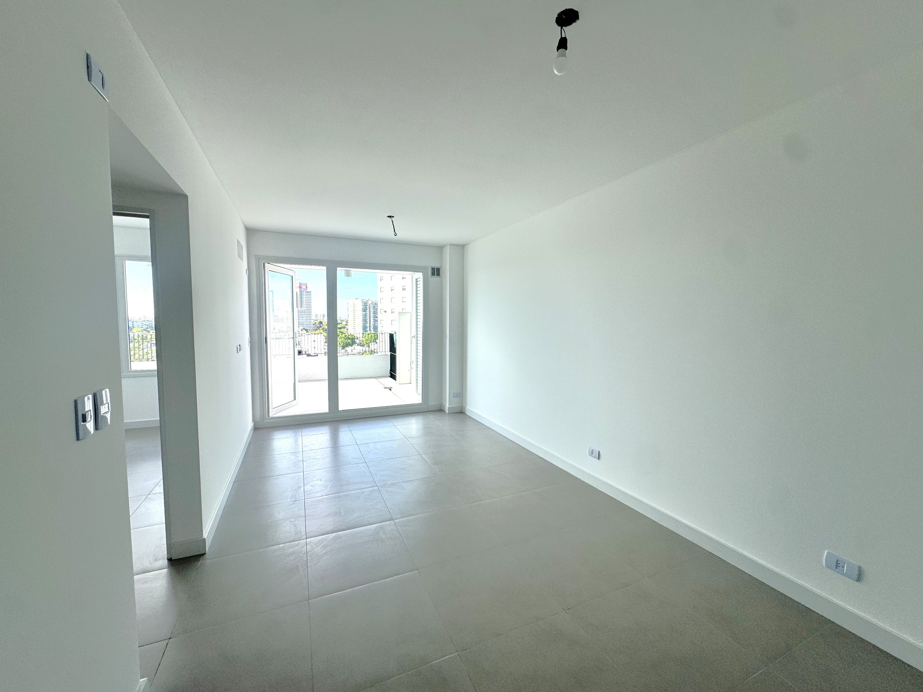 Semipiso de 3 ambientes al frente con terraza propia y cochera
