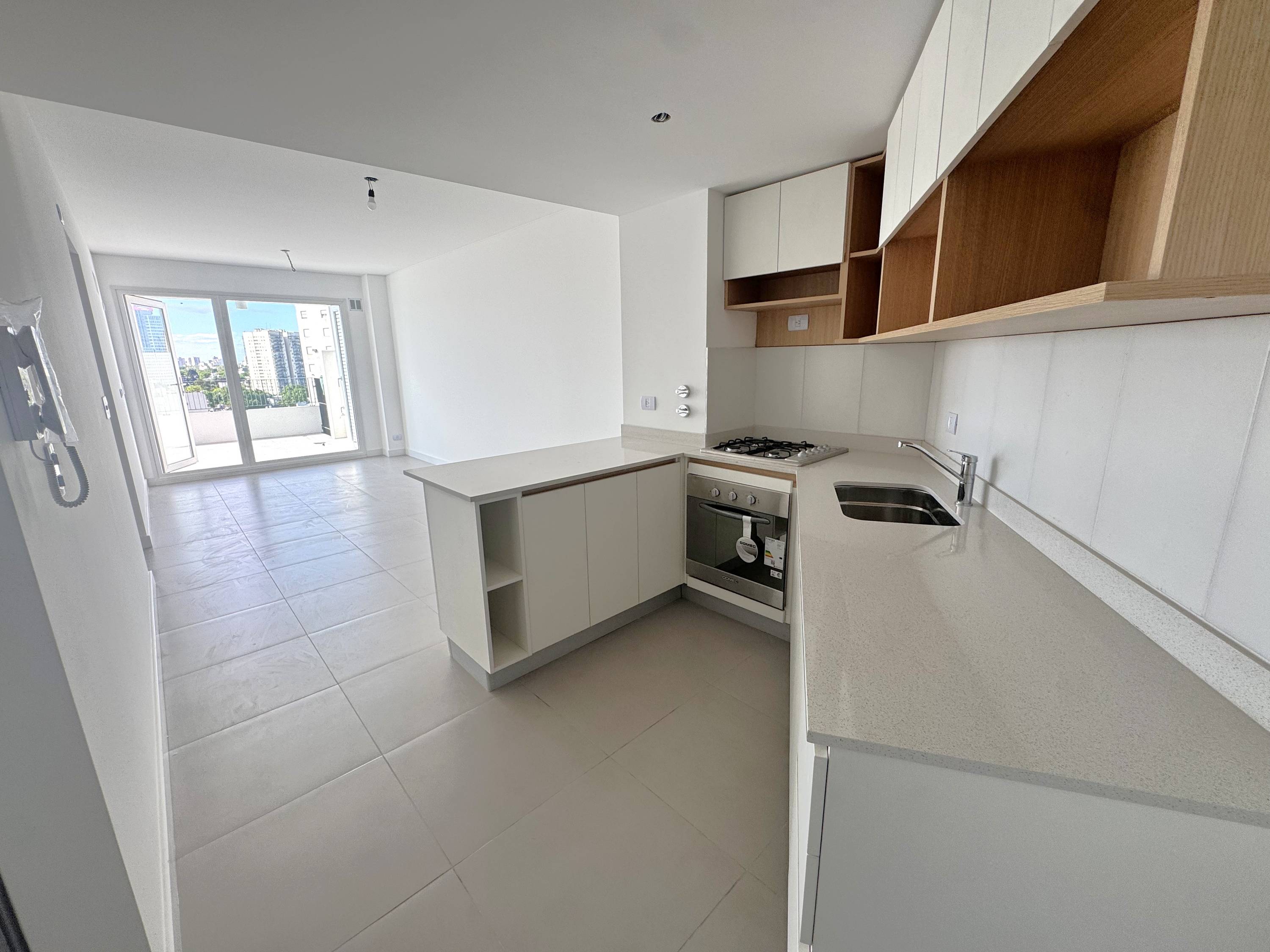 Semipiso de 3 ambientes al frente con terraza propia y cochera