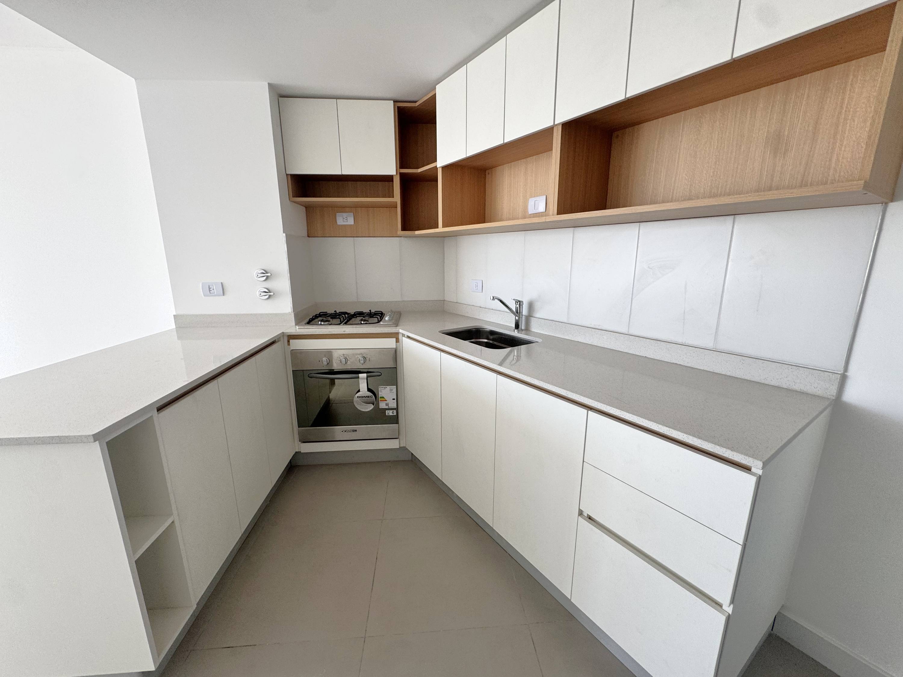Semipiso de 3 ambientes al frente con terraza propia y cochera