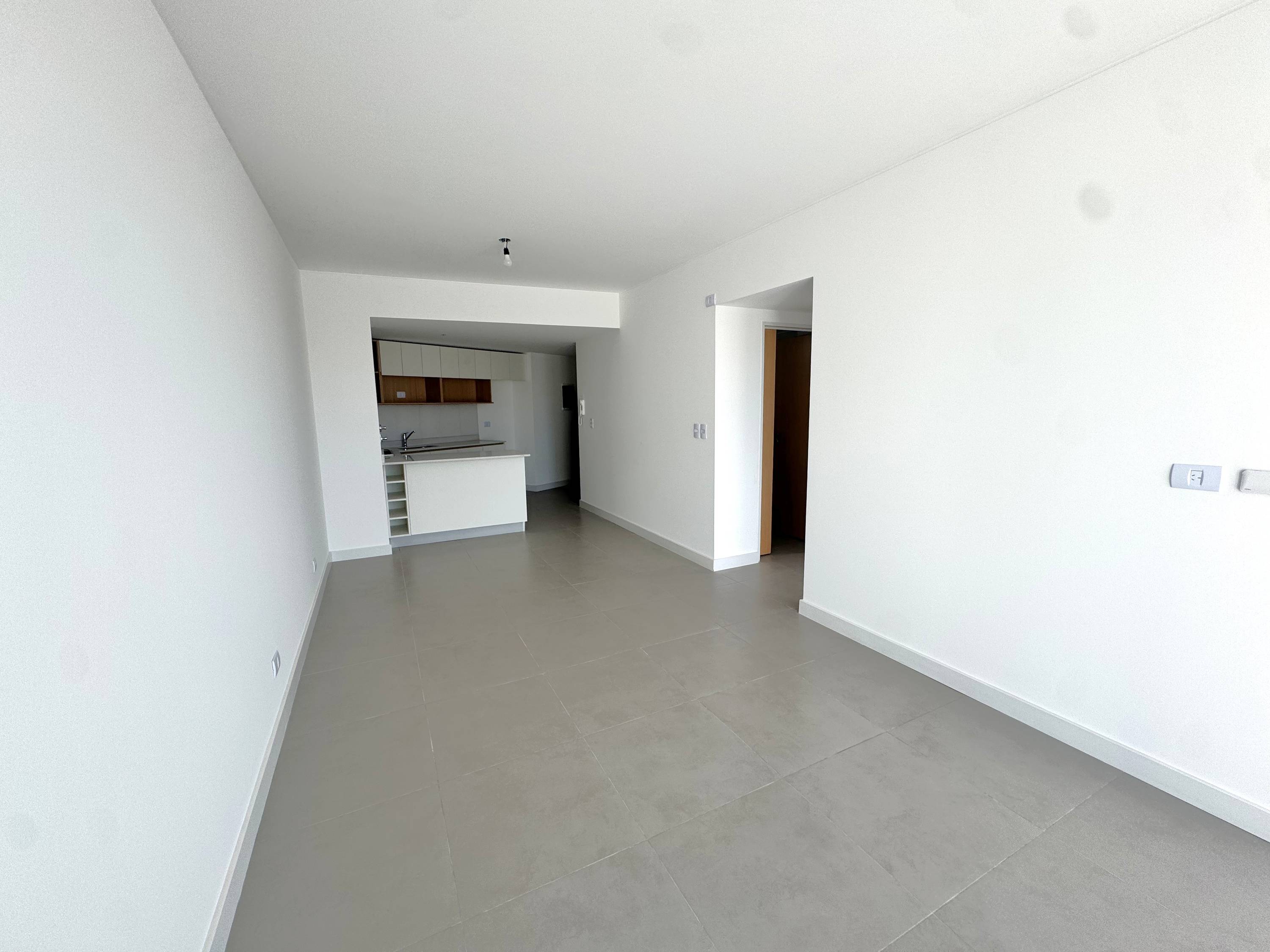 Semipiso de 3 ambientes al frente con terraza propia y cochera
