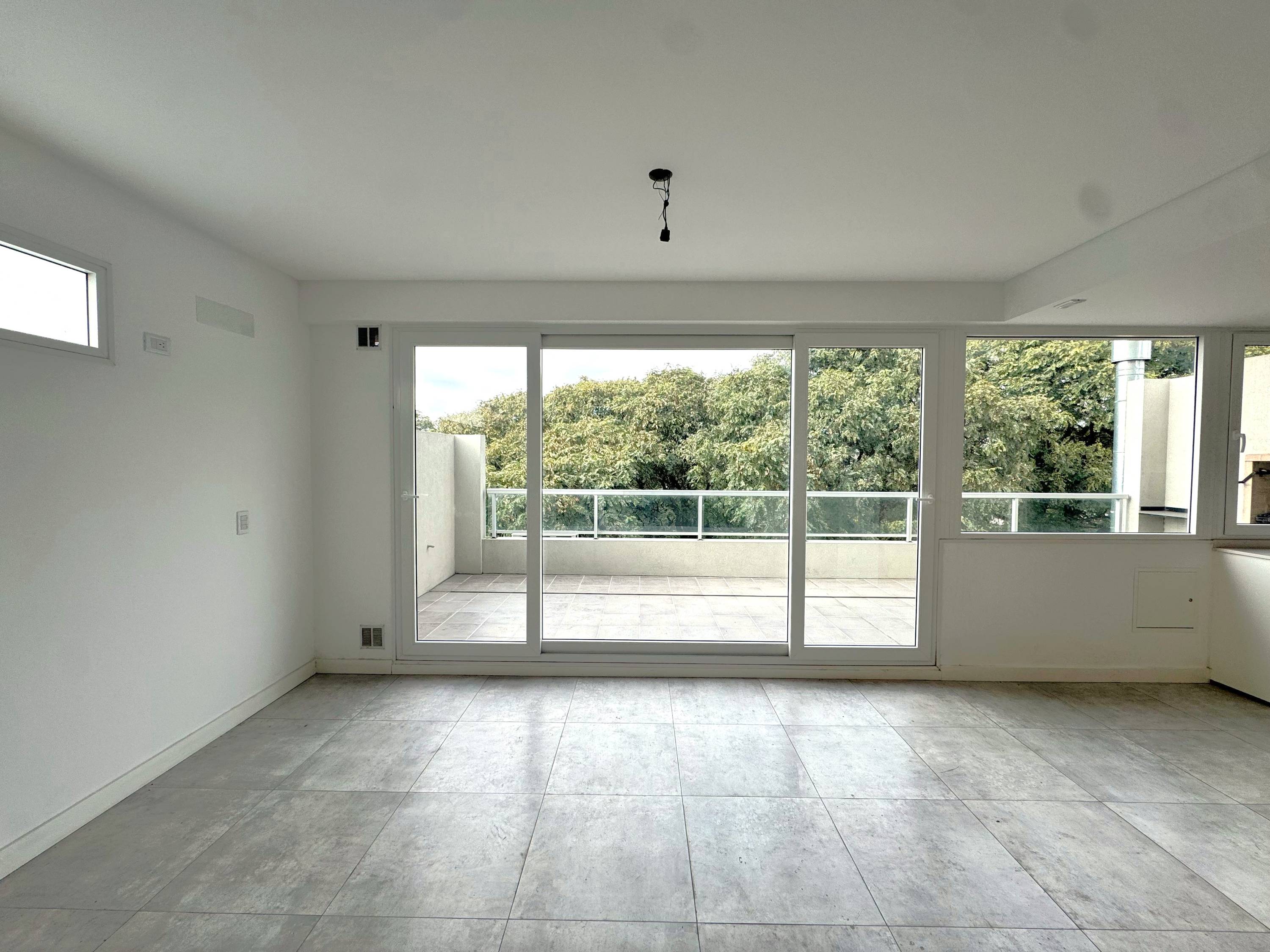 Tríplex 4 Ambientes de Categoría en Saavedra | Vistas Abiertas, Terraza y Detalles Premium