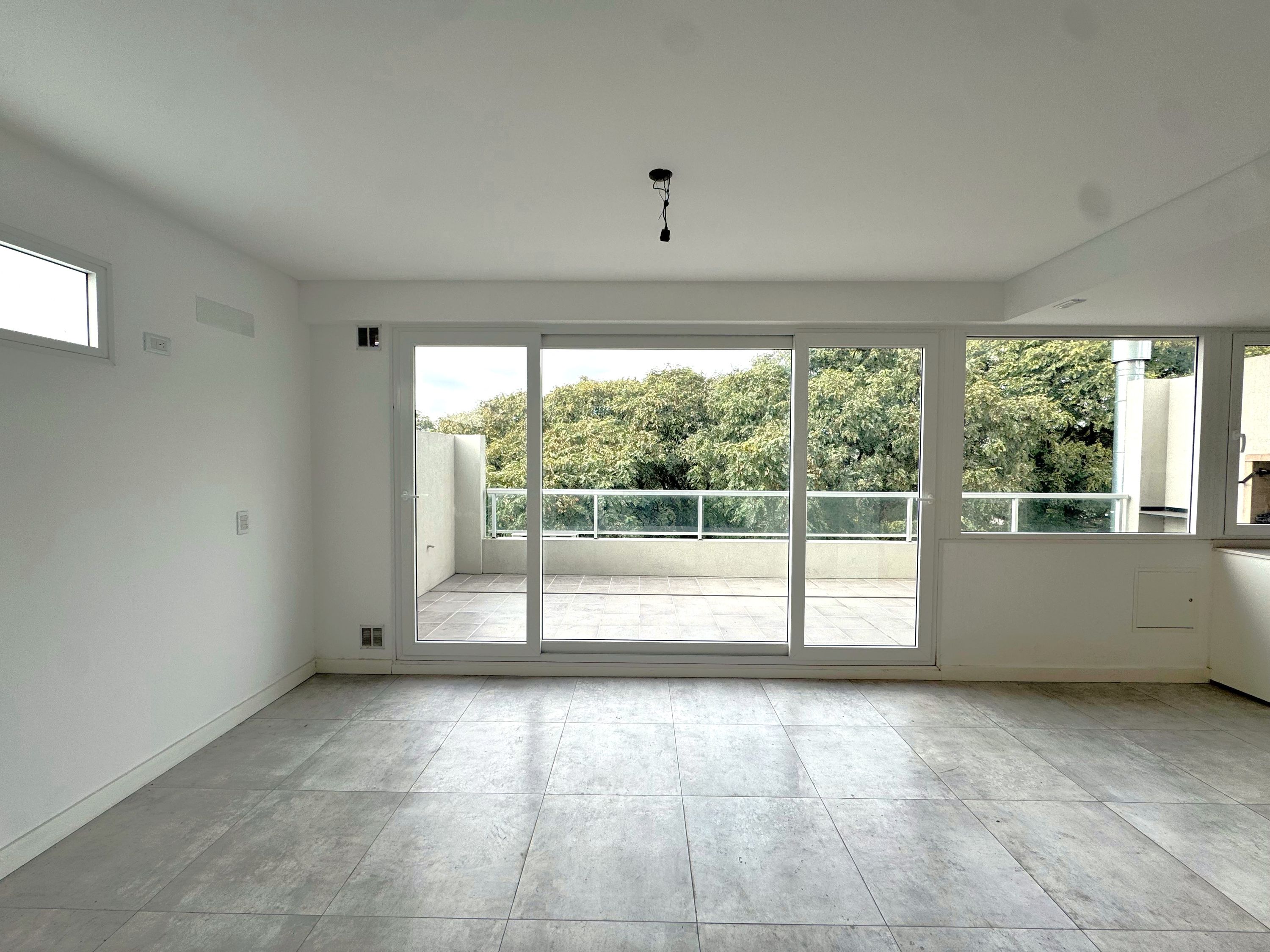 Tríplex 4 Ambientes de Categoría en Saavedra | Vistas Abiertas, Terraza y Detalles Premium