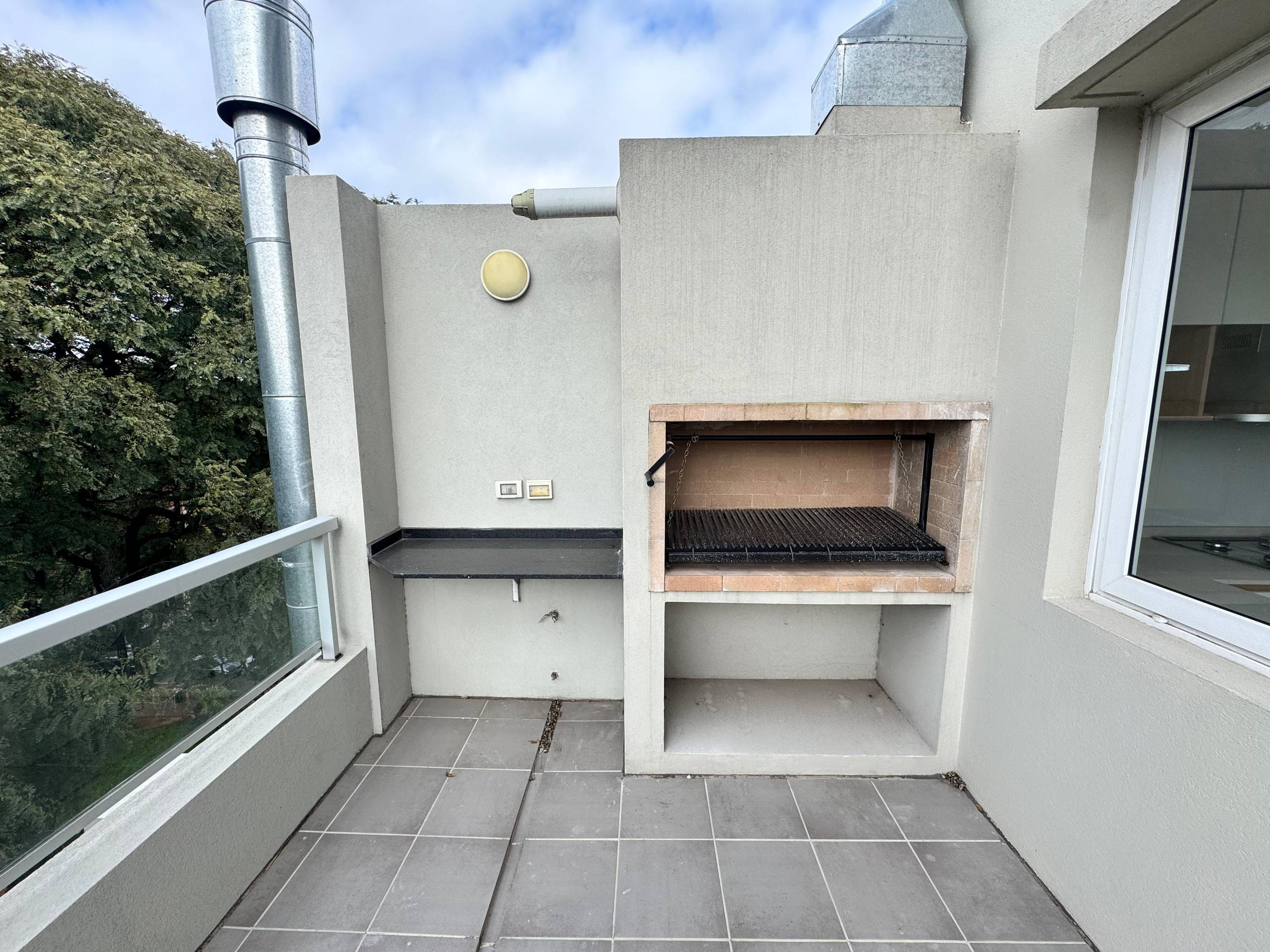 Tríplex 4 Ambientes de Categoría en Saavedra | Vistas Abiertas, Terraza y Detalles Premium