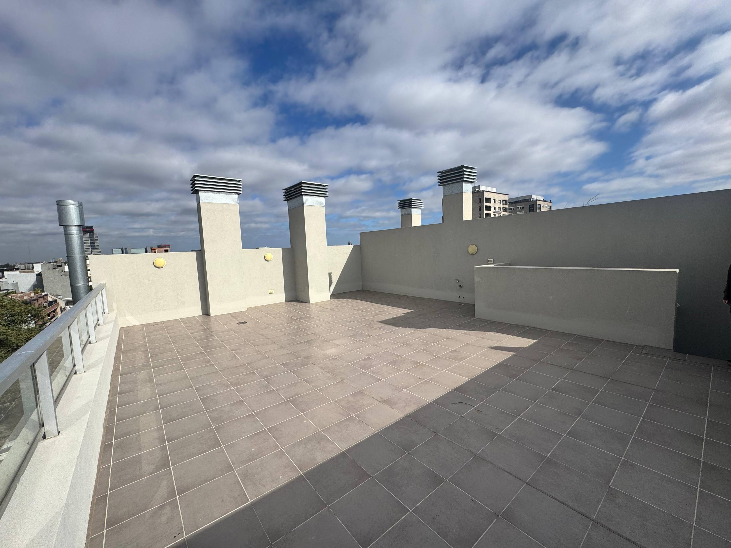 Tríplex 4 Ambientes de Categoría en Saavedra | Vistas Abiertas, Terraza y Detalles Premium