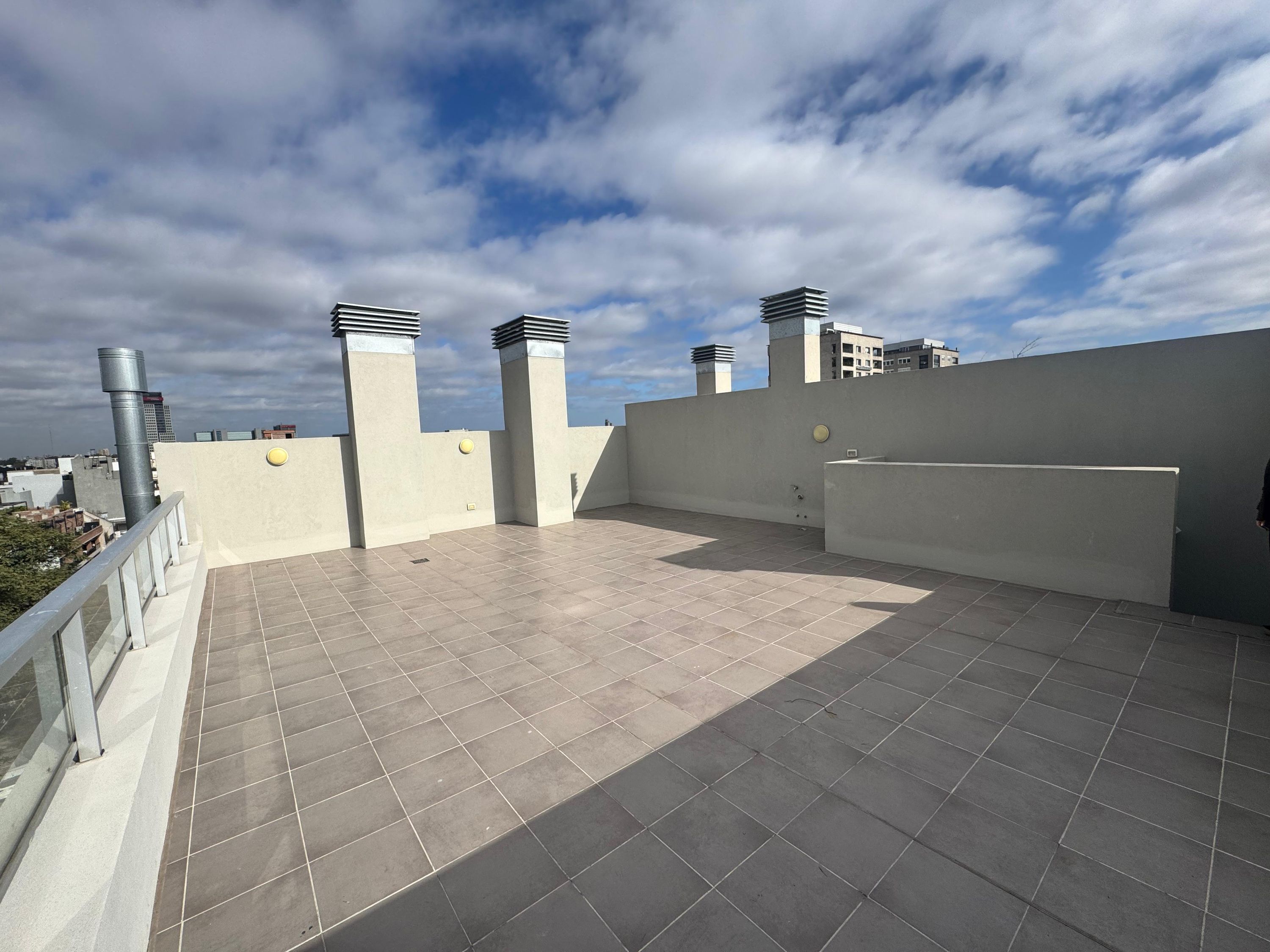 Tríplex 4 Ambientes de Categoría en Saavedra | Vistas Abiertas, Terraza y Detalles Premium