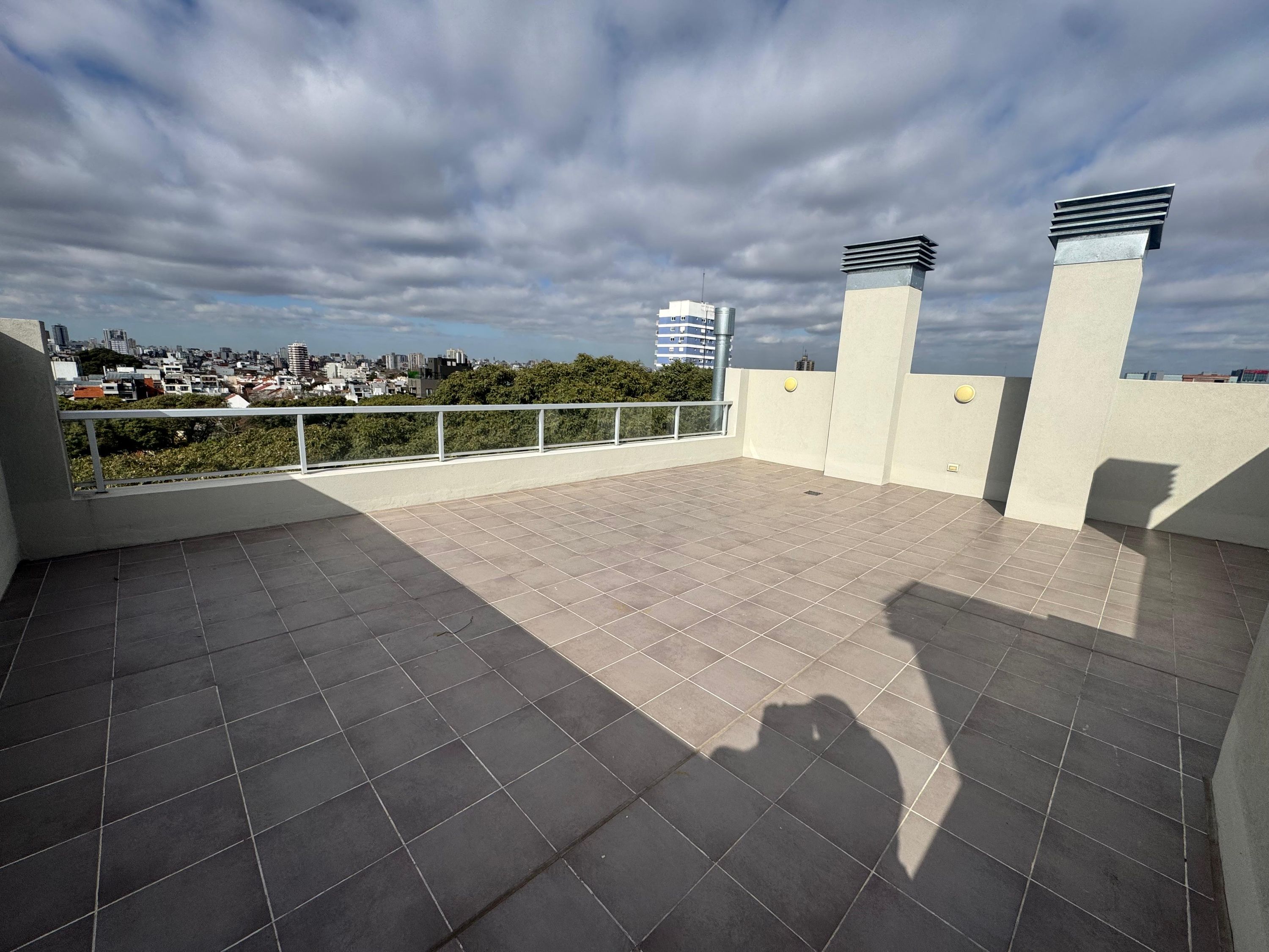 Tríplex 4 Ambientes de Categoría en Saavedra | Vistas Abiertas, Terraza y Detalles Premium