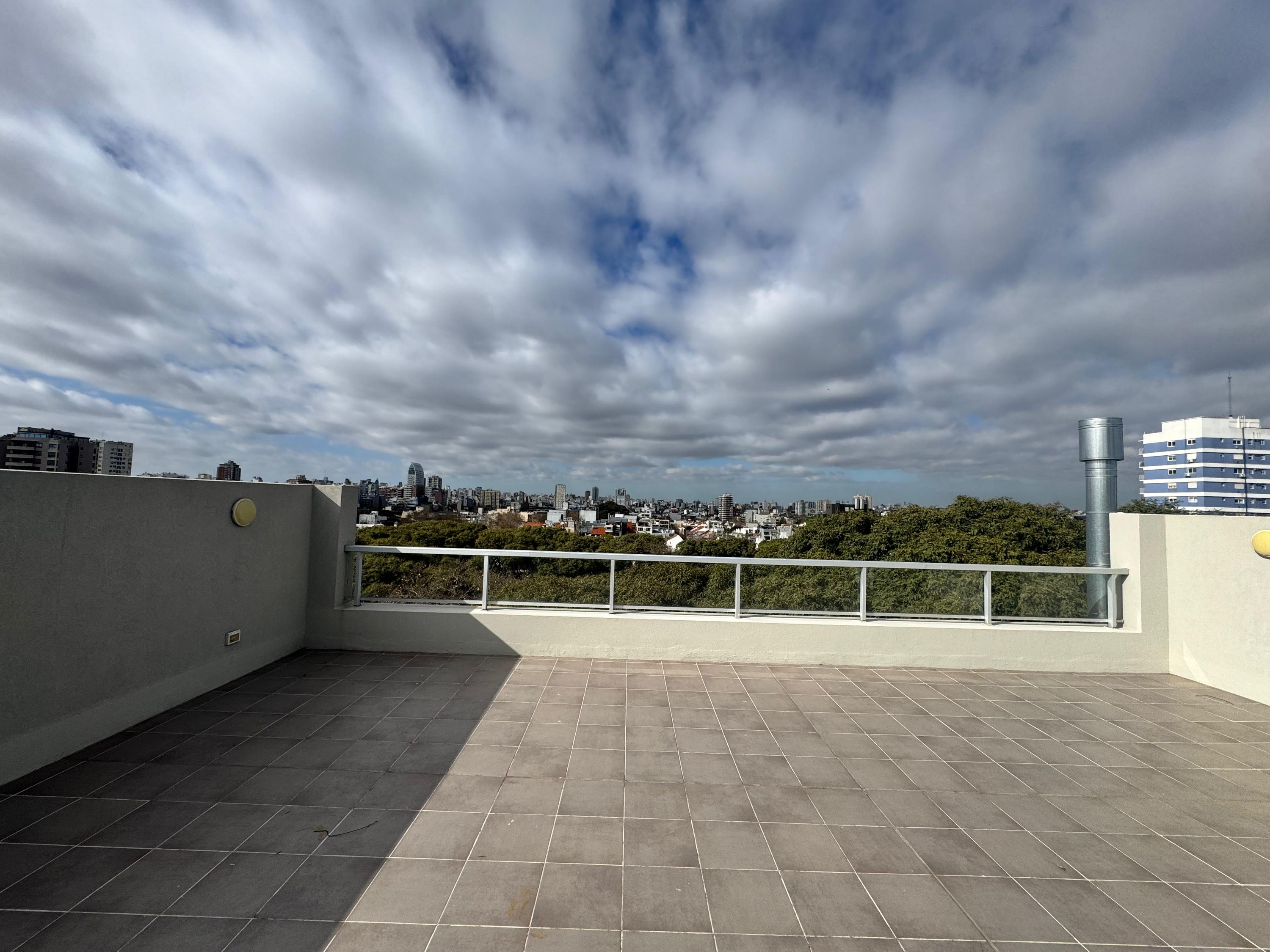 Tríplex 4 Ambientes de Categoría en Saavedra | Vistas Abiertas, Terraza y Detalles Premium
