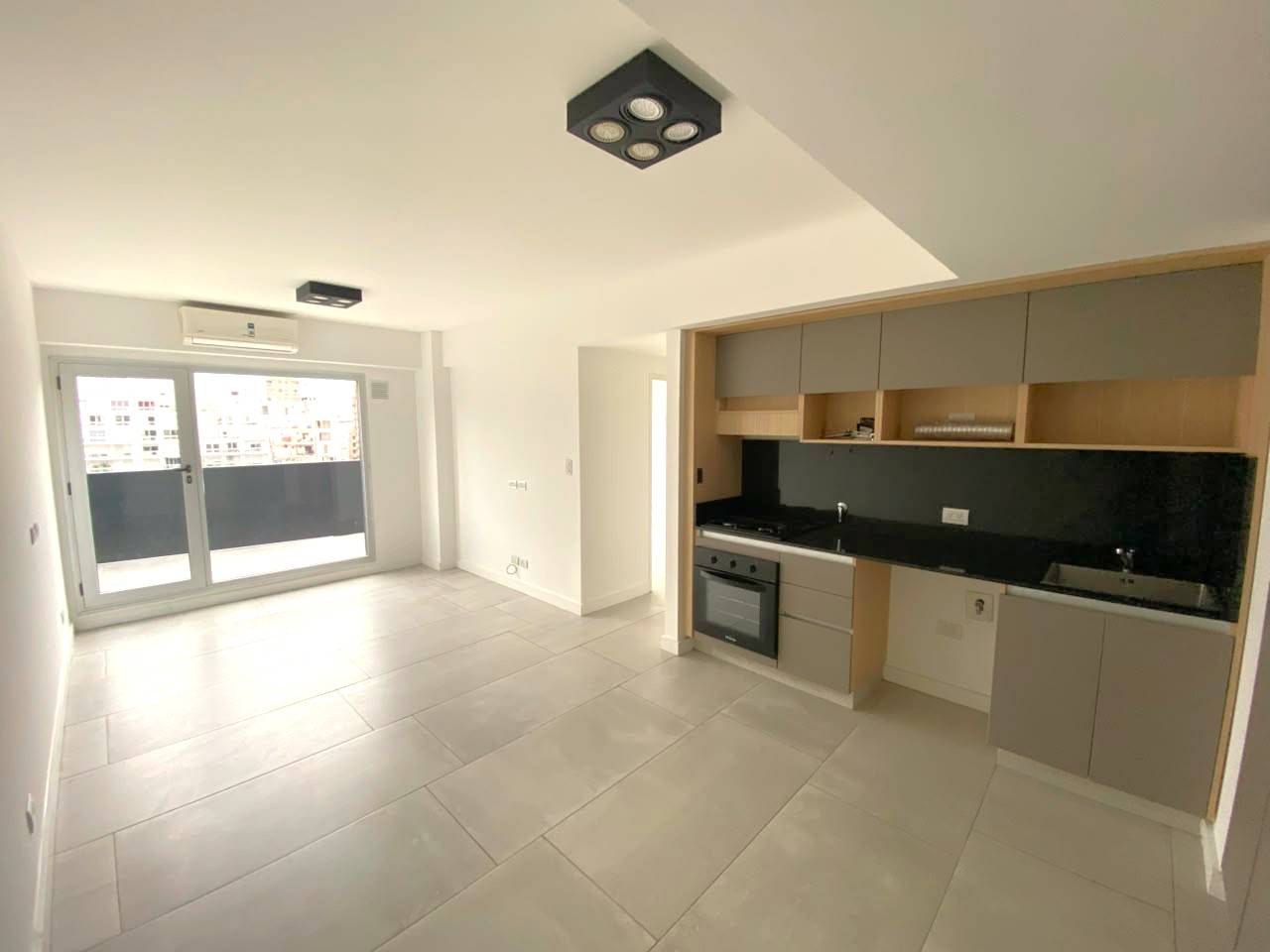 ¡Imperdible! 3 Ambientes con Balcón Aterrazado en Alquiler