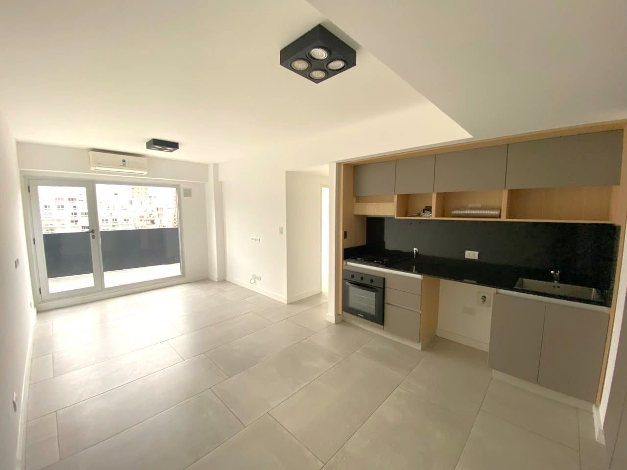 ¡Imperdible! 3 Ambientes con Balcón Aterrazado en Alquiler