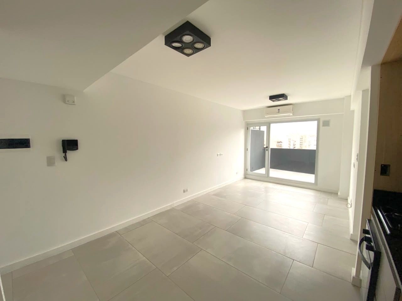 ¡Imperdible! 3 Ambientes con Balcón Aterrazado en Alquiler