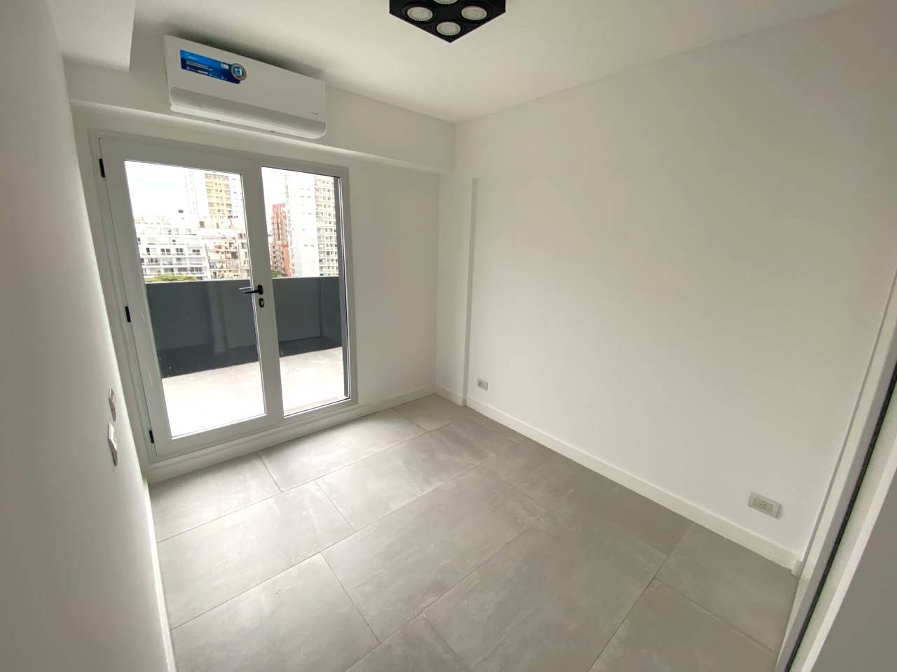 ¡Imperdible! 3 Ambientes con Balcón Aterrazado en Alquiler