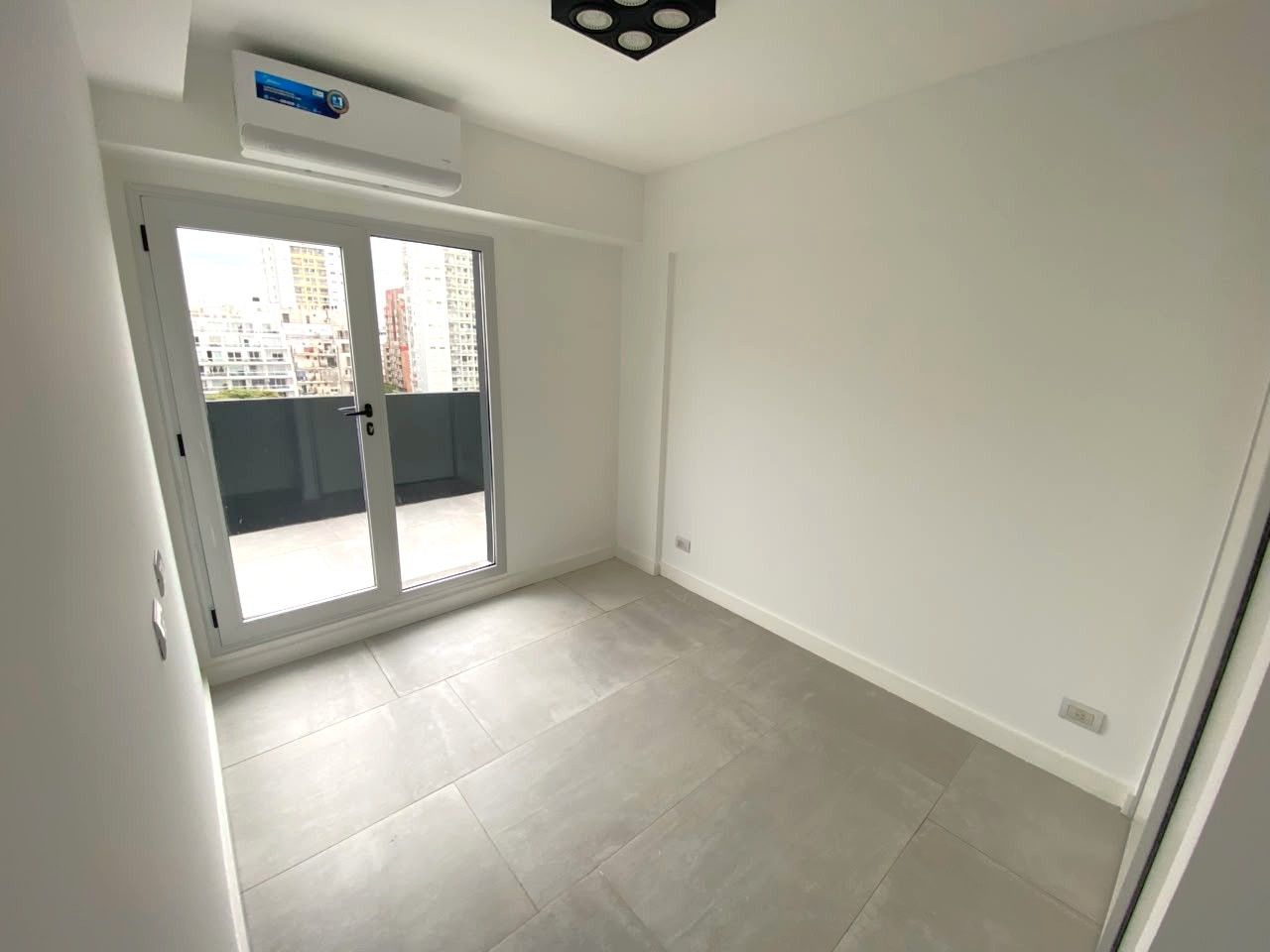 ¡Imperdible! 3 Ambientes con Balcón Aterrazado en Alquiler
