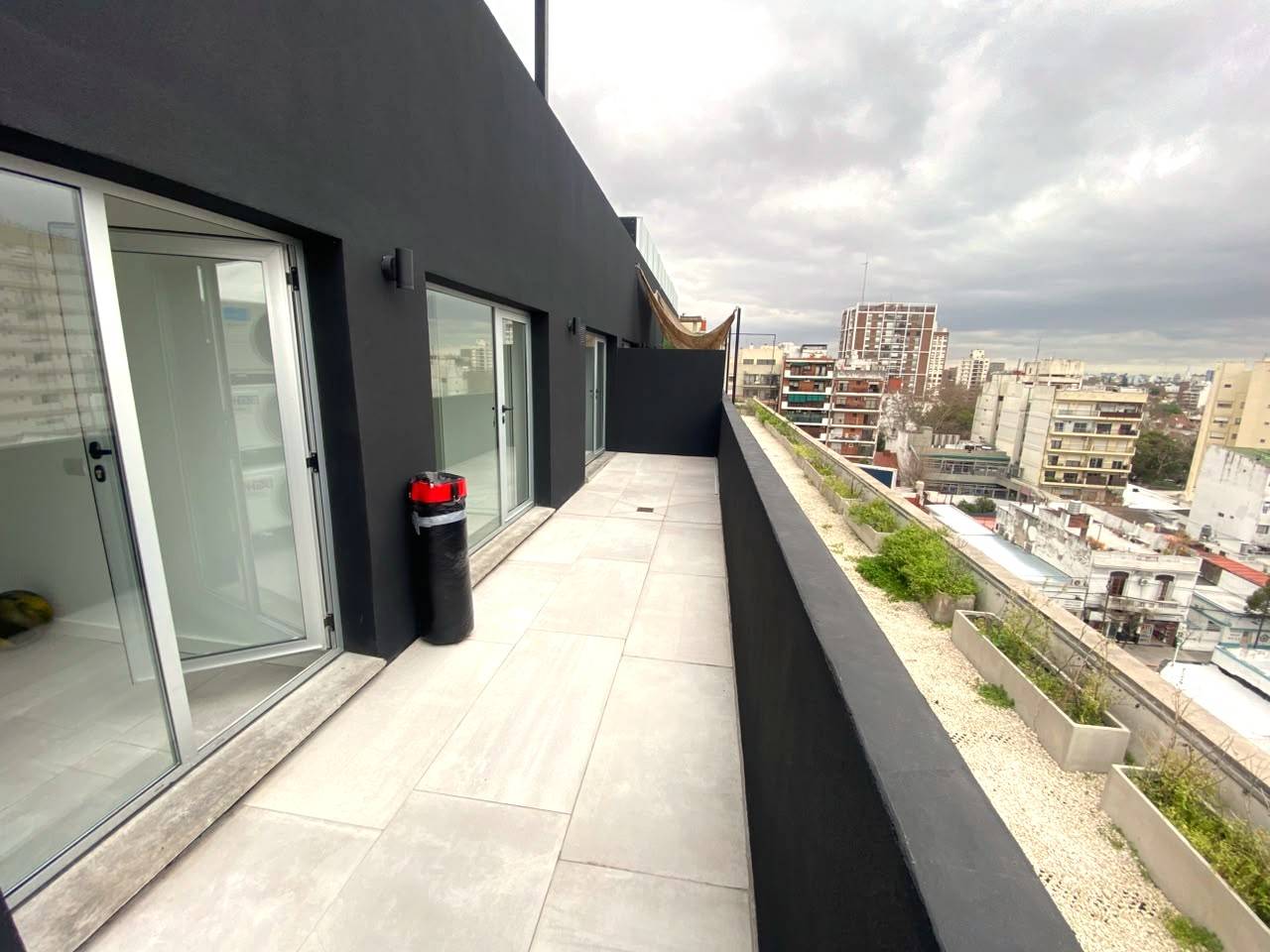 ¡Imperdible! 3 Ambientes con Balcón Aterrazado en Alquiler