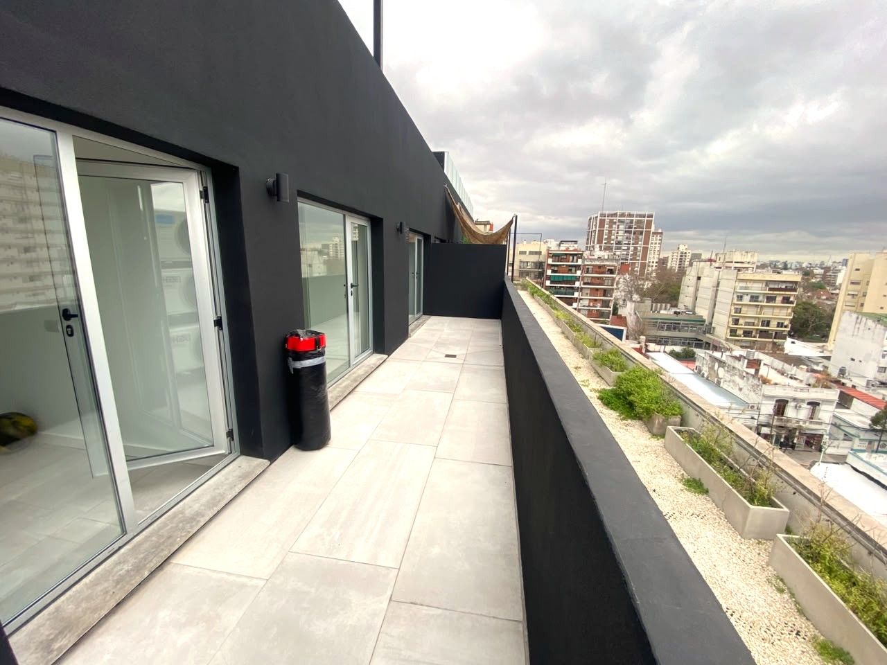 ¡Imperdible! 3 Ambientes con Balcón Aterrazado en Alquiler